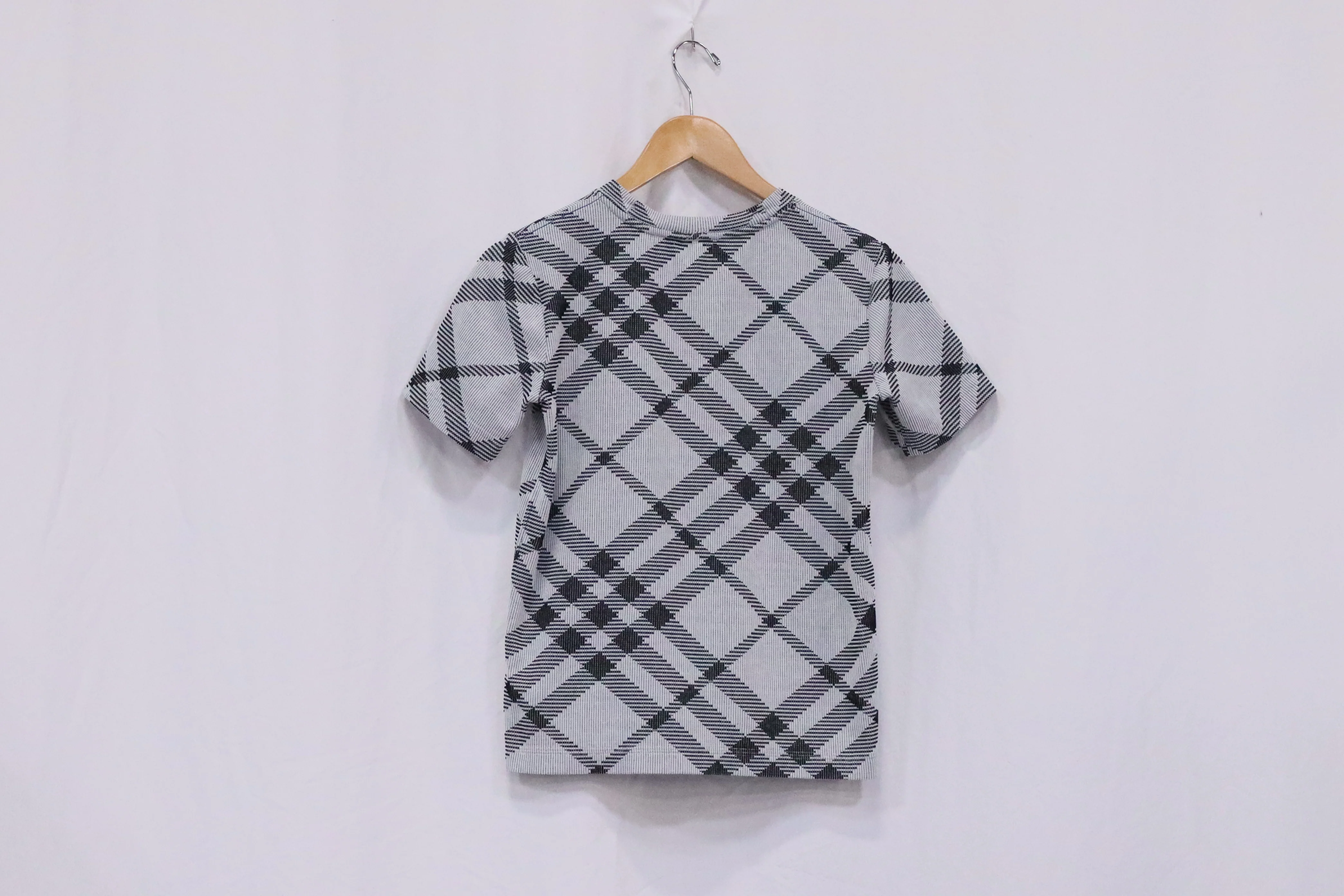 Men's Burberry Check T-shirt in Grey Cotton - Image 8