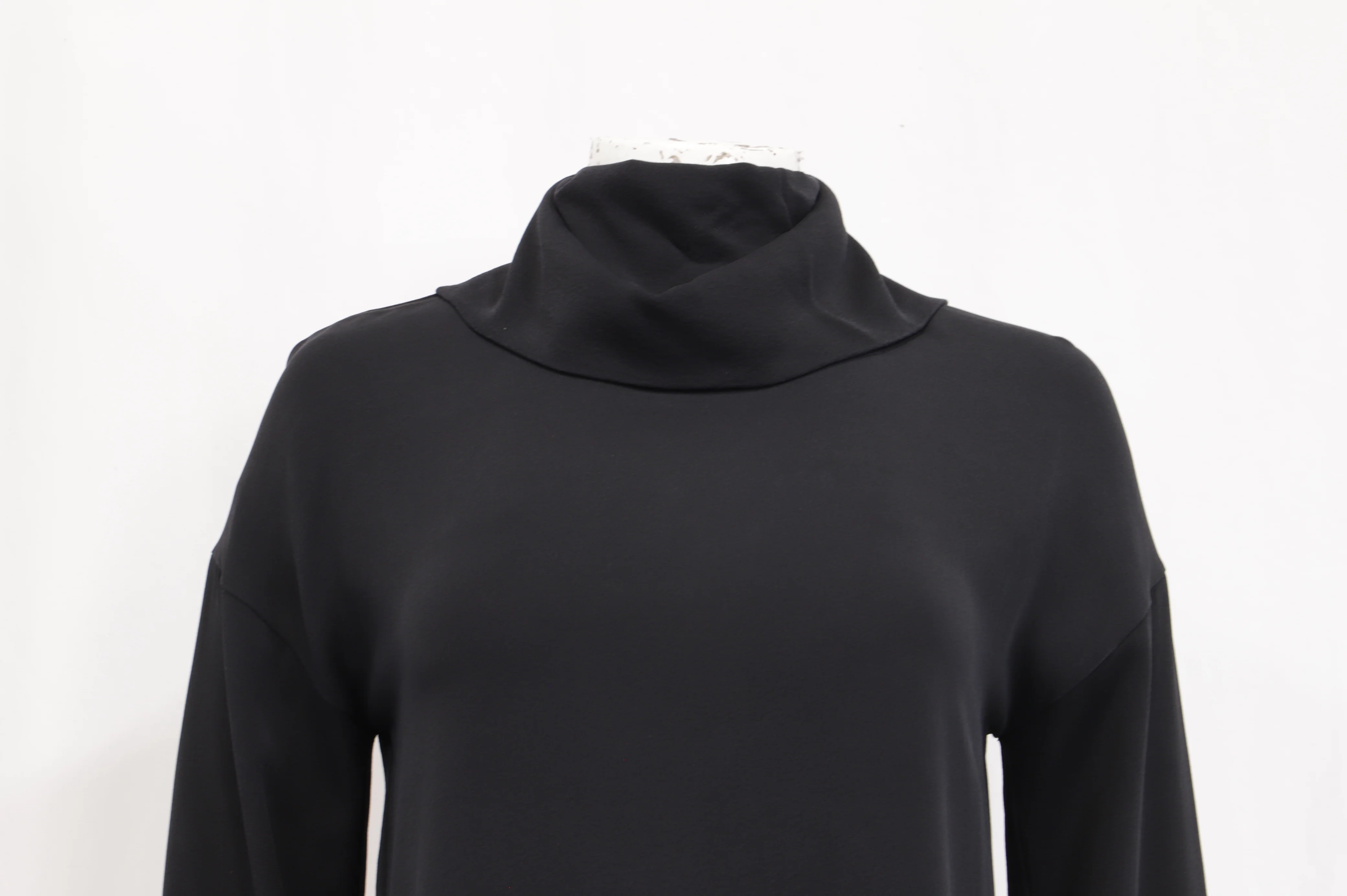 Women's Chanel Buttoned Blouse in Black Silk - Image 10