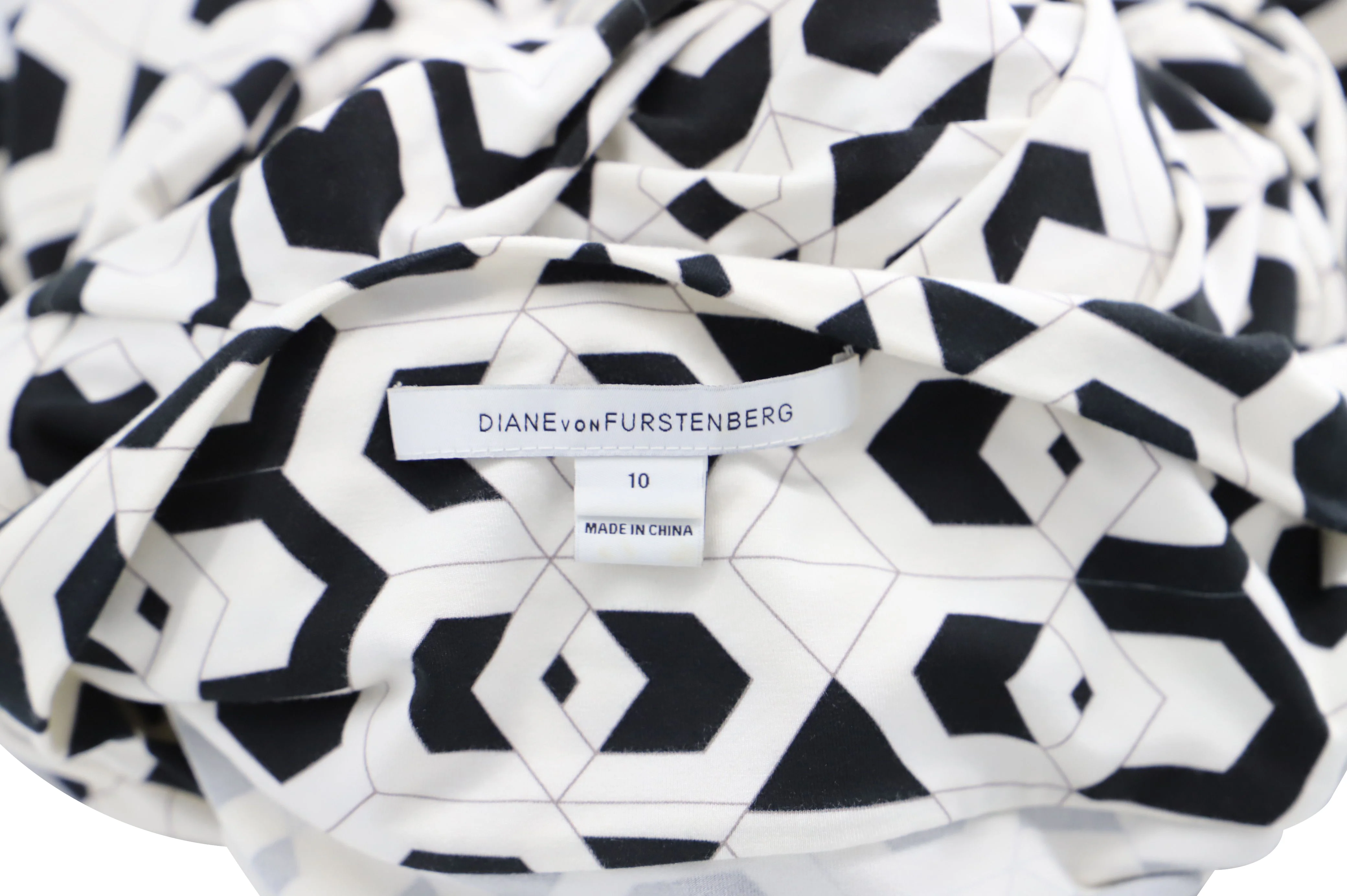 Women's Diane Von Furstenberg Geometric Print Dress in Black Viscose - Image 4