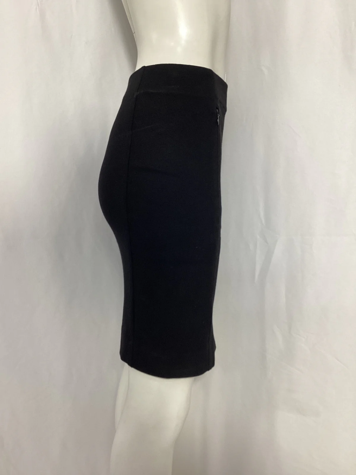 Women's Diane Von Furstenberg Mini Fitted Skirt in Black Viscose - Image 7