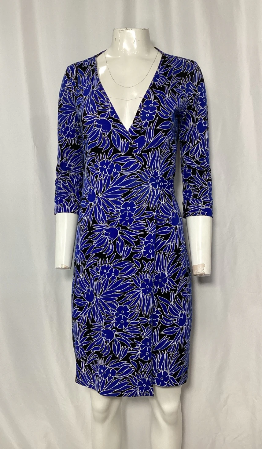 Women's Diane von Furstenberg Printed Knee-Length Wrap Dress in Blue Cotton - Image 7