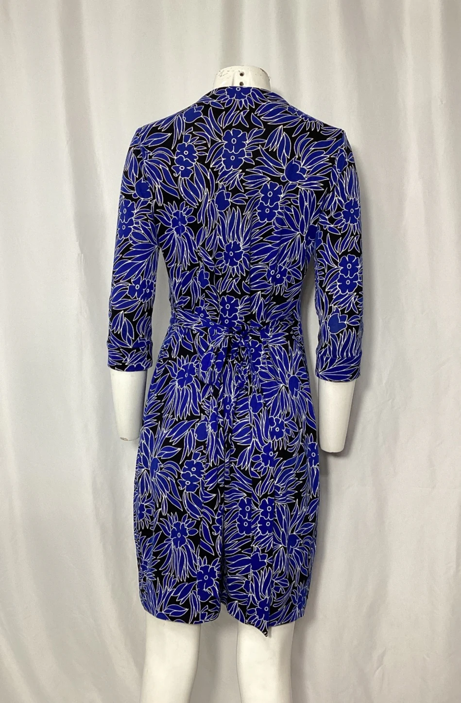 Women's Diane von Furstenberg Printed Knee-Length Wrap Dress in Blue Cotton - Image 9