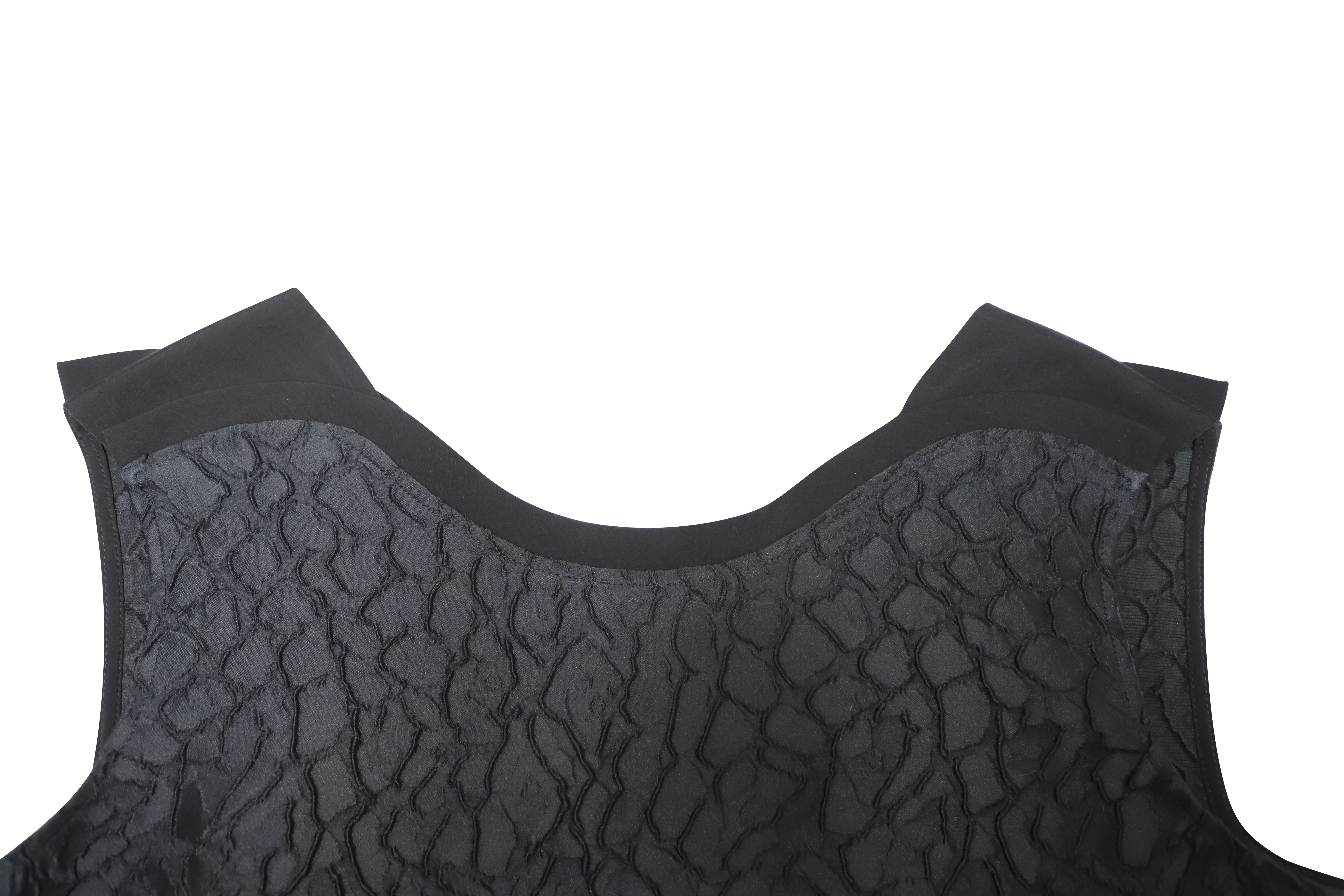 Women's Fendi Sleeveless Floral Tonal Brocade Top in Black Polyester - Image 7