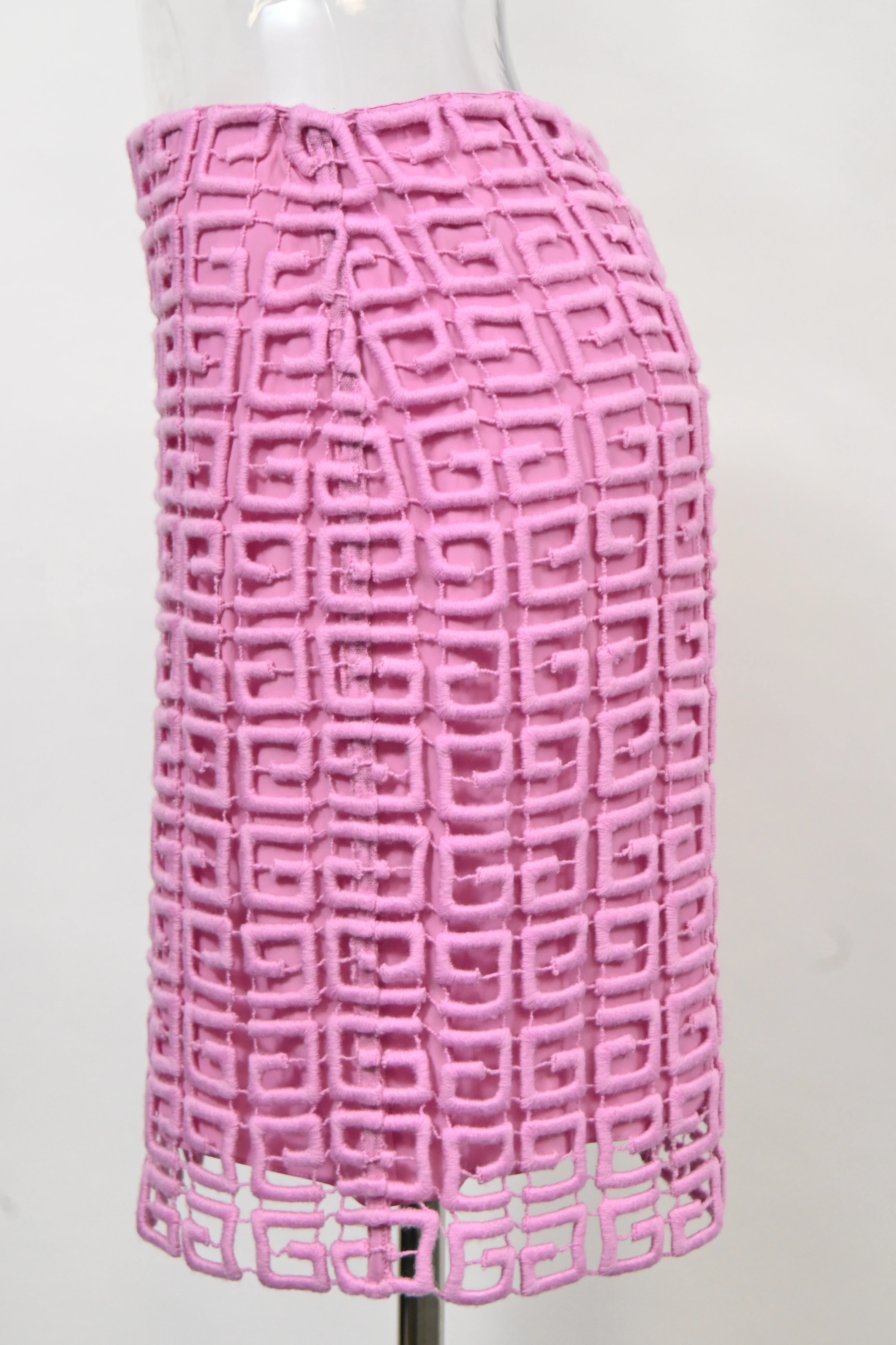 Women's Givenchy 4G Logo Guipure Lace Miniskirt in Pink Wool - Image 6