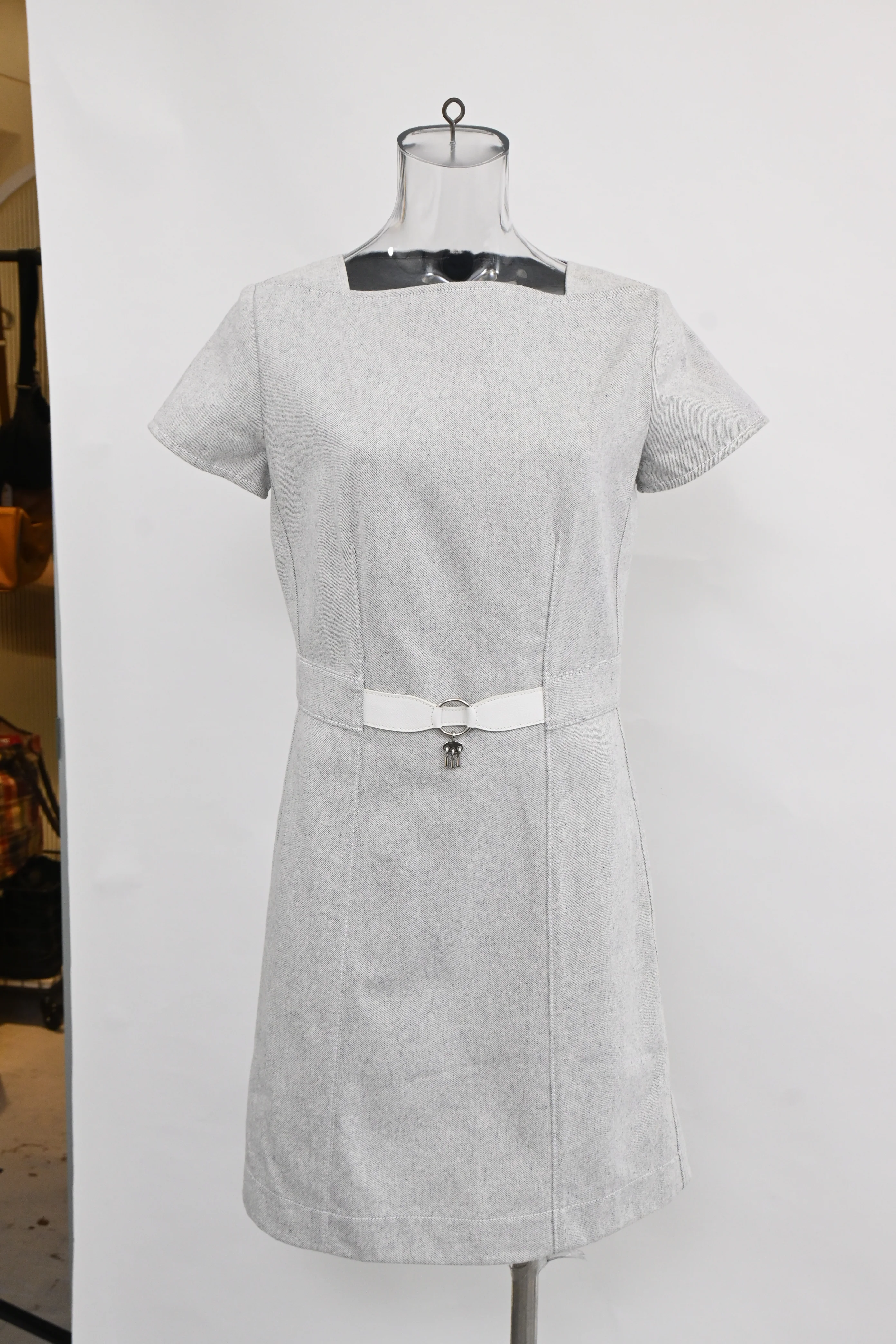 Women's Hermès A-Line Mini Dress in White Cotton - Image 9