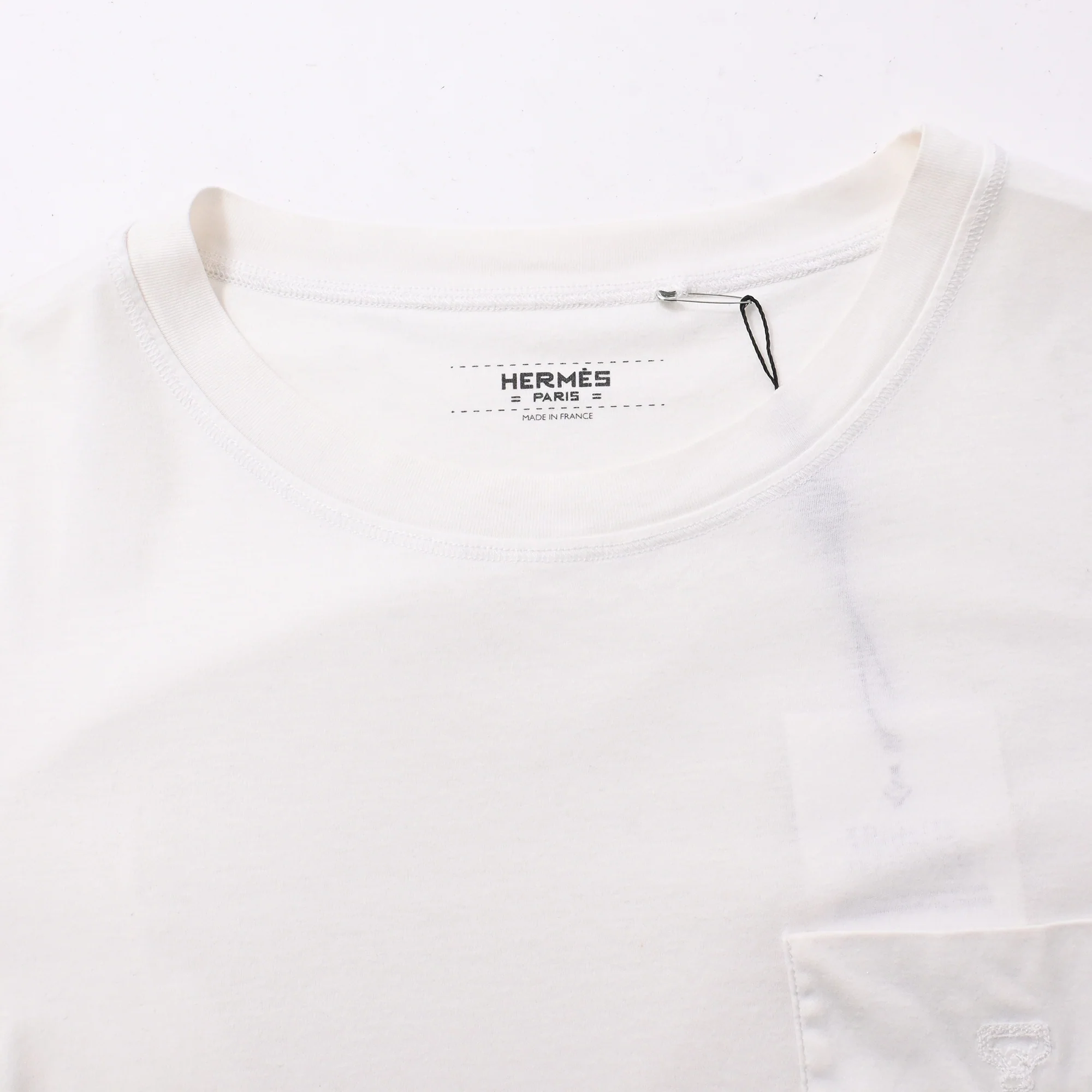 Women's Hermès Embroidered Pocket T-shirt in White Cotton - Image 5