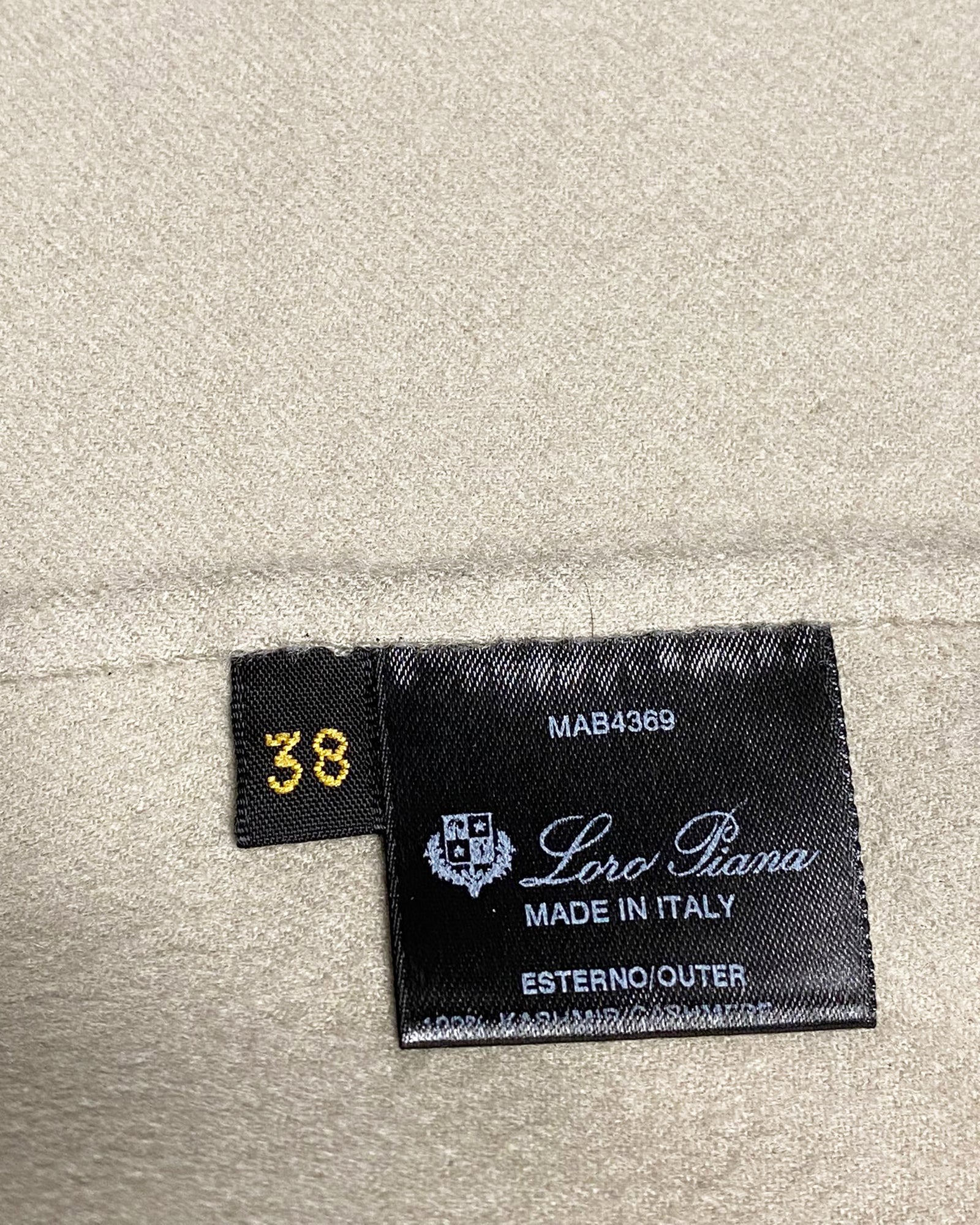 Women's Loro Piana Single Breasted Blazer in Beige Cashmere - Image 4