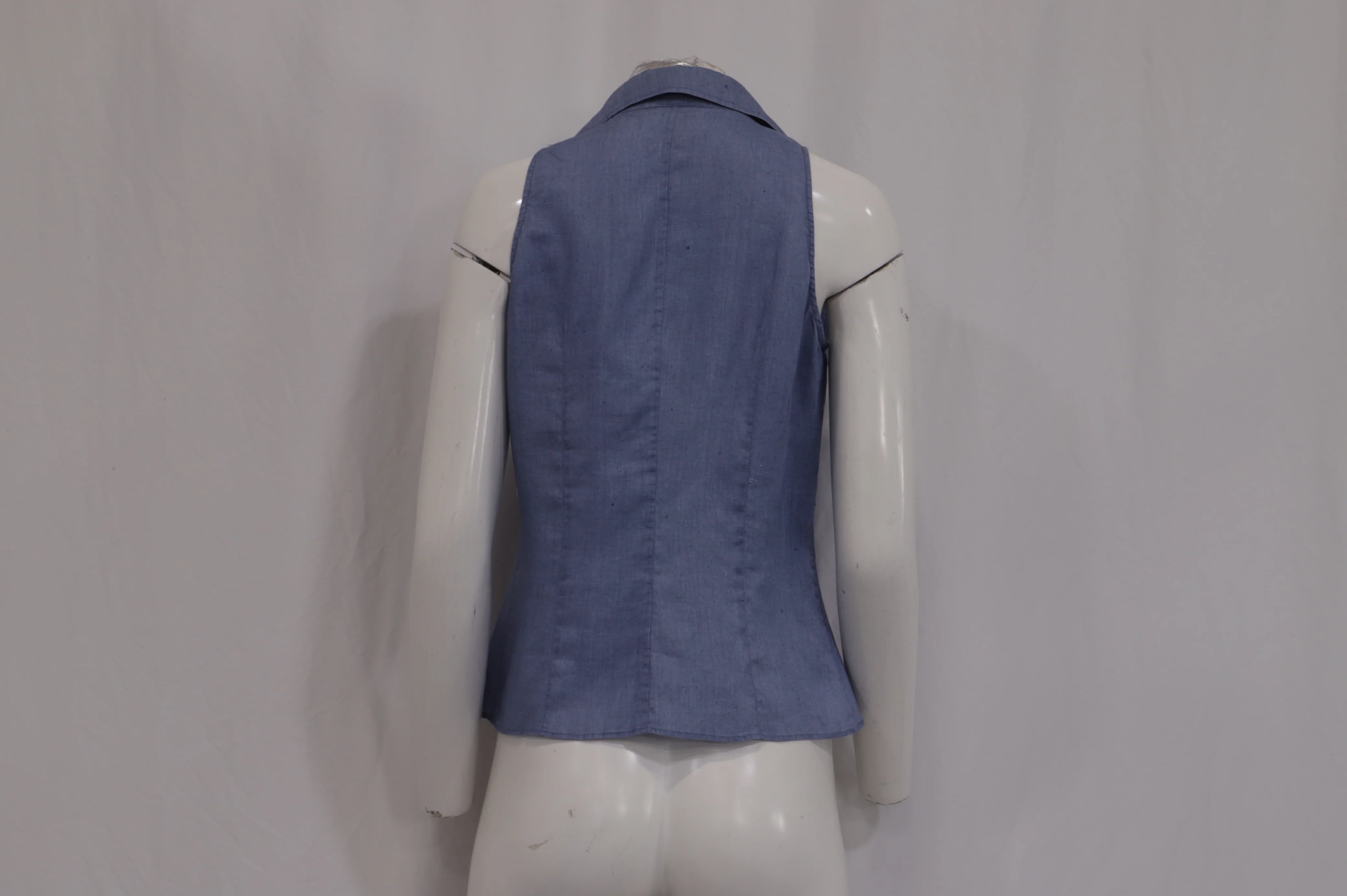 Women's Loro Piana Sleeveless Button Up Blouse in Light Blue Linen - Image 10
