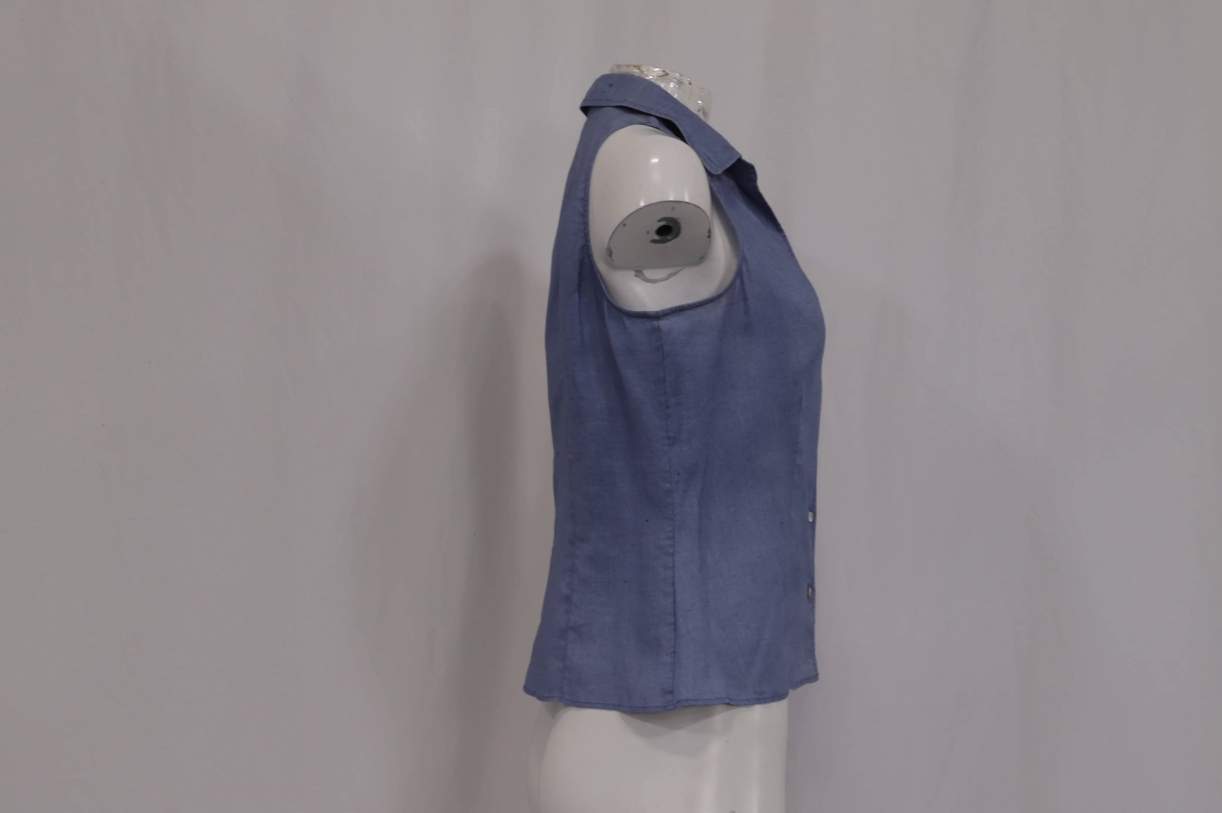 Women's Loro Piana Sleeveless Button Up Blouse in Light Blue Linen - Image 9