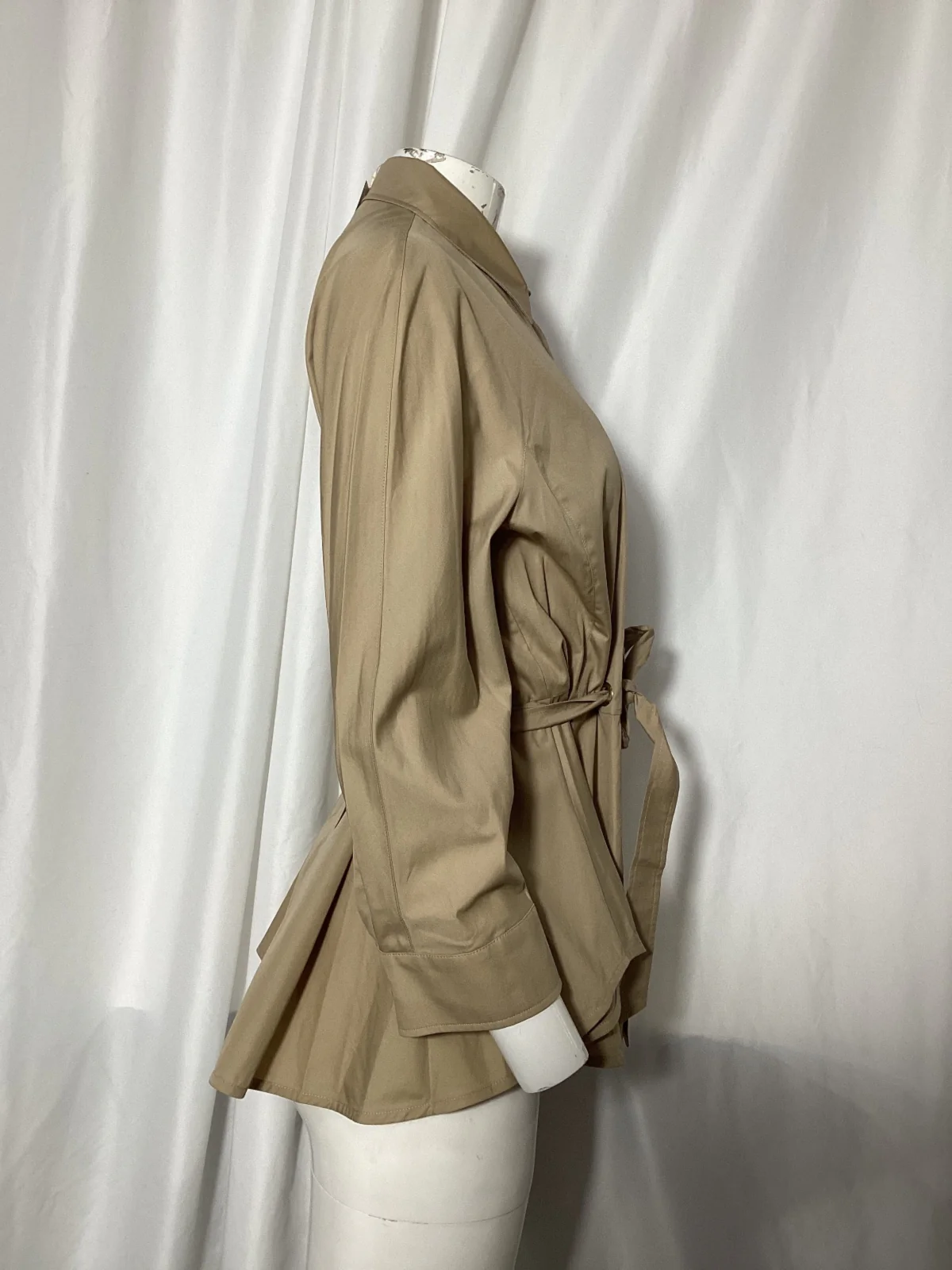 Women's Max Mara Cuneo Belted Shirt in Beige Cotton - Image 7