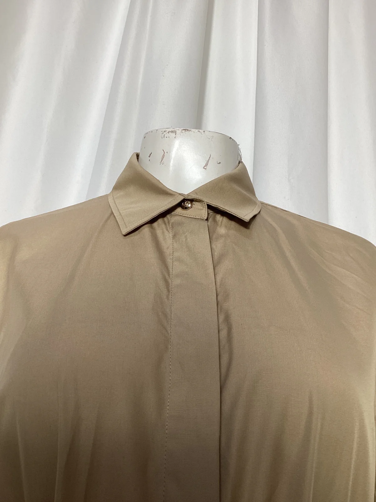 Women's Max Mara Cuneo Belted Shirt in Beige Cotton - Image 9