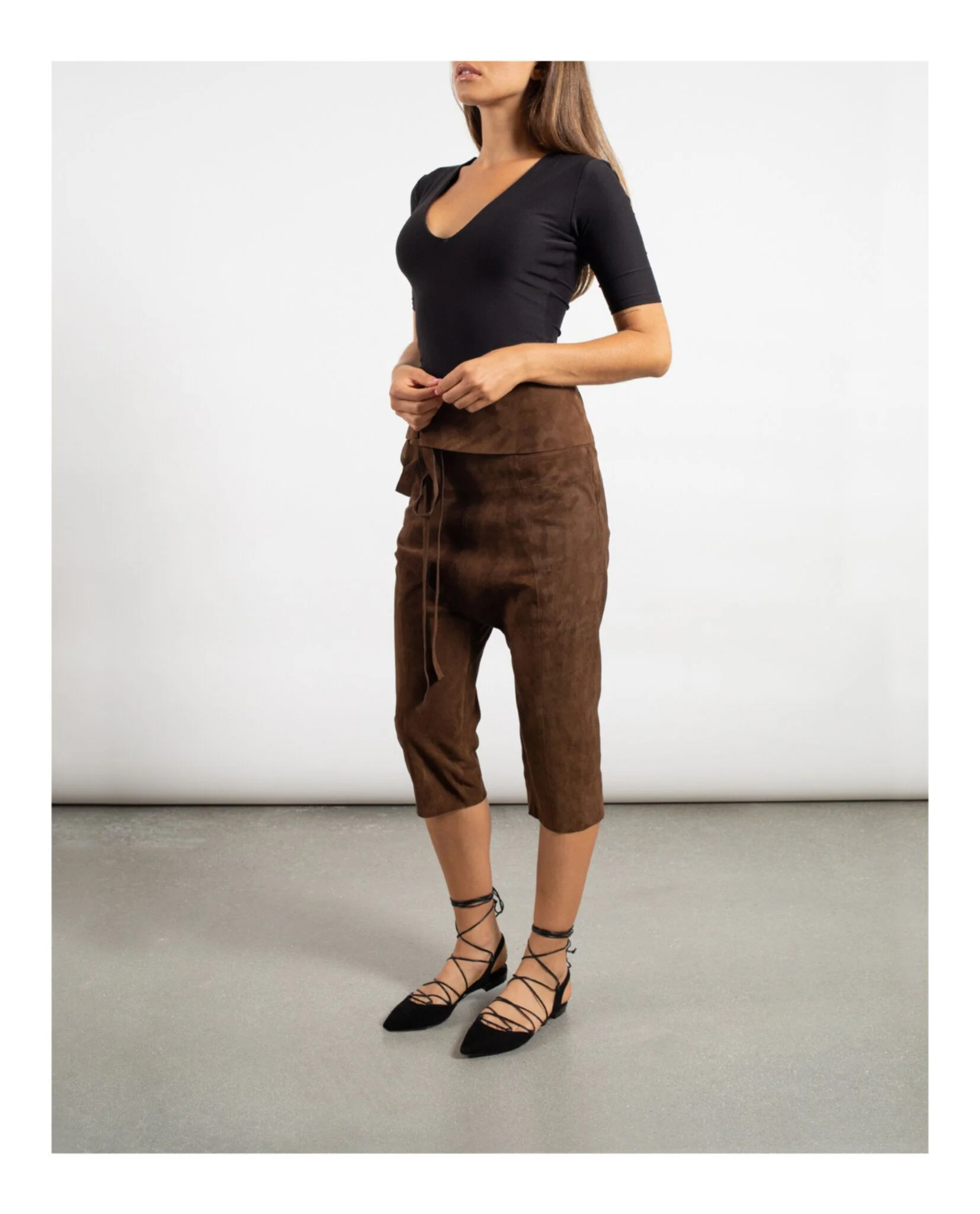 Women's Saint Laurent Cropped Suede Droped Shorts - Image 4