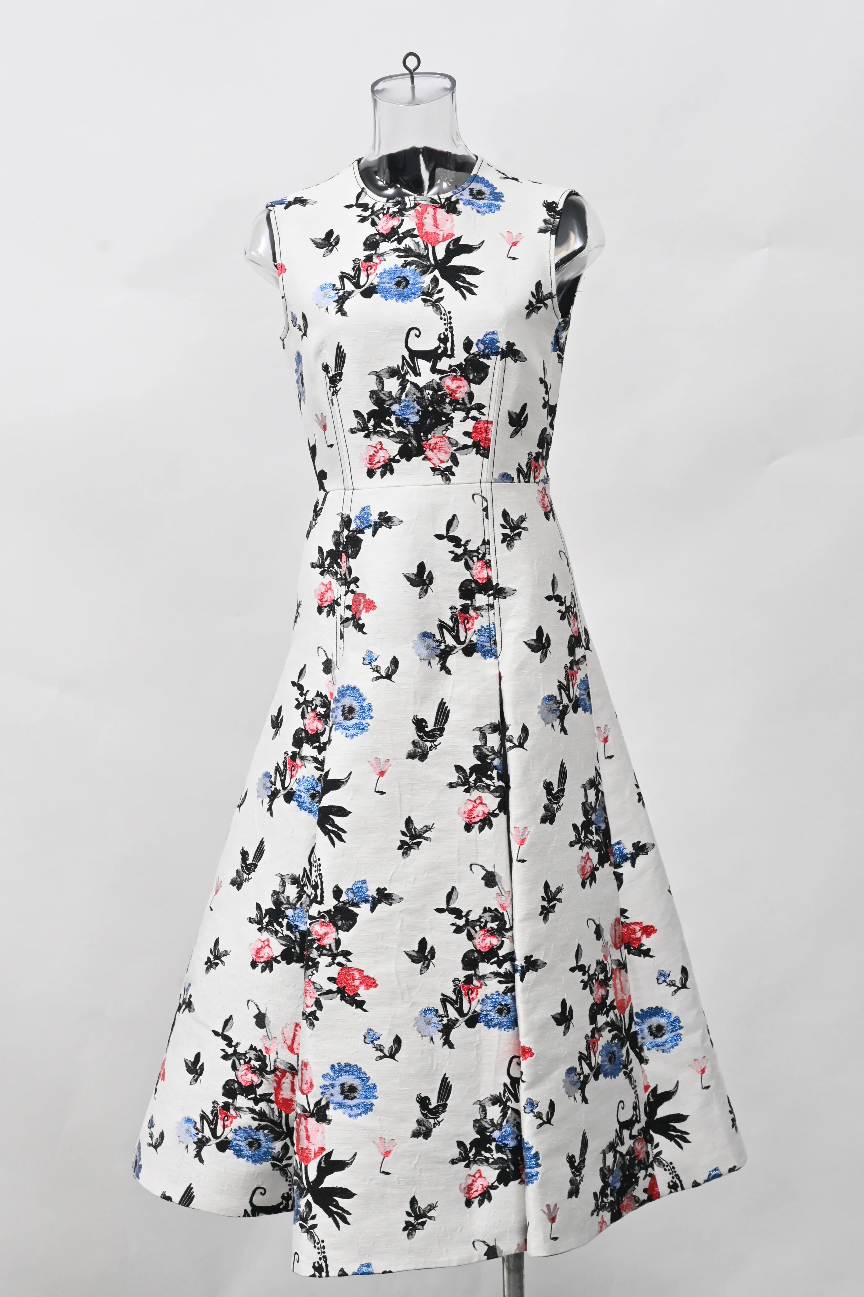 Women's Valentino Garavani Pleated Brocade Midi Dress in Multicolor Linen - Image 6