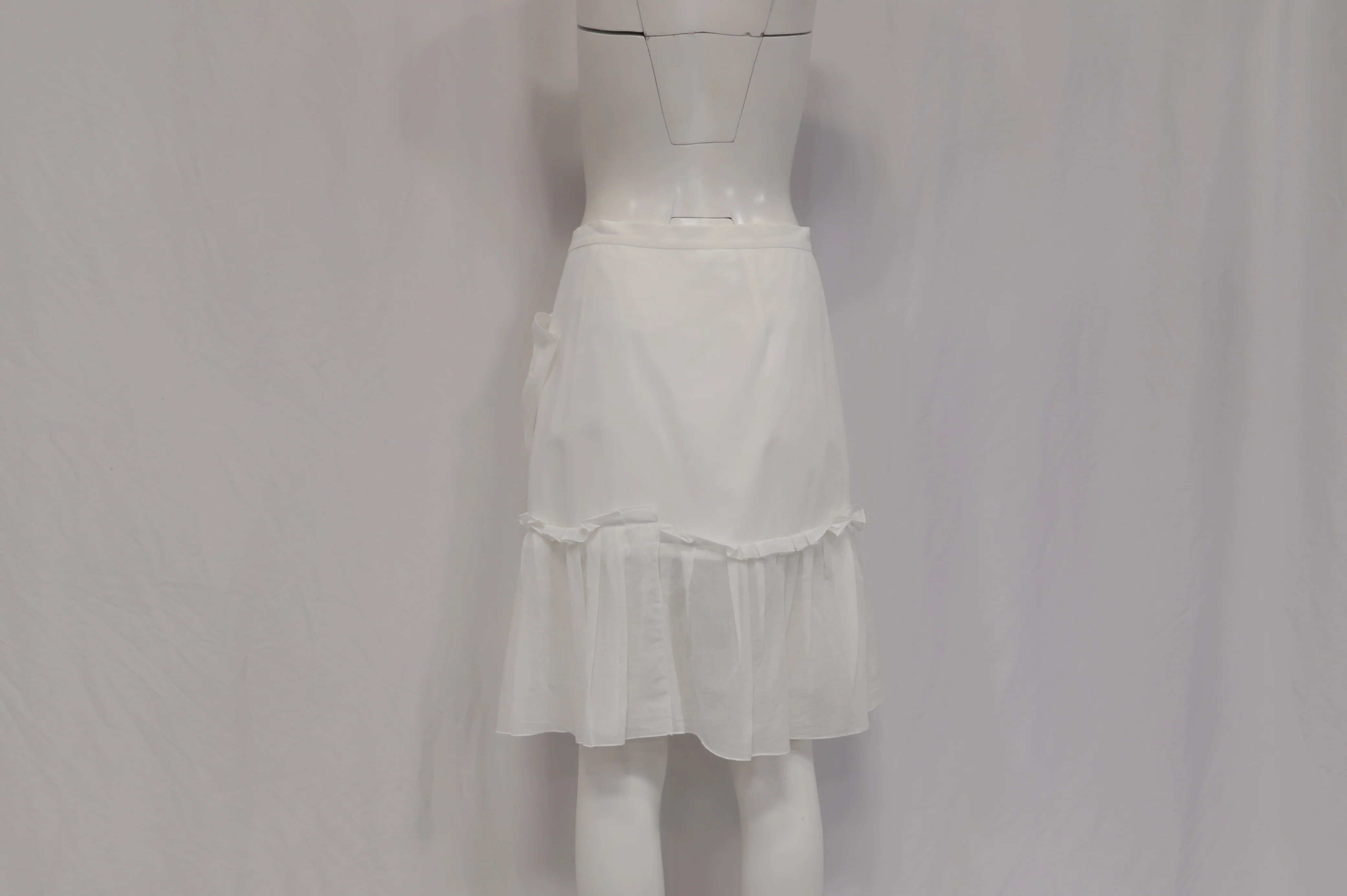 Women's Valentino Garavani Ruffled Mini Skirt in White Cotton - Image 7