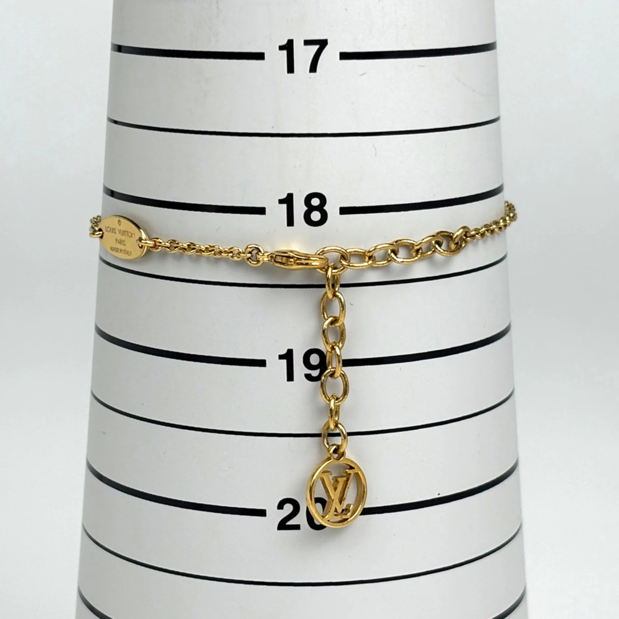 Essential V Bracelet Gold - Image 5
