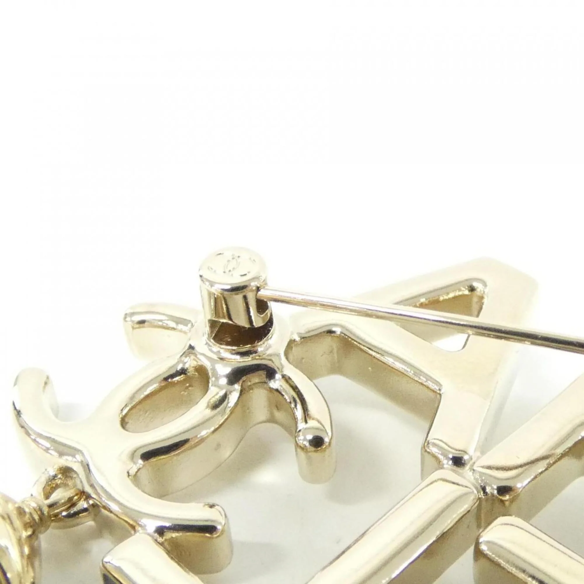 Brooch With Artificial Pearl Gold and White - Image 3