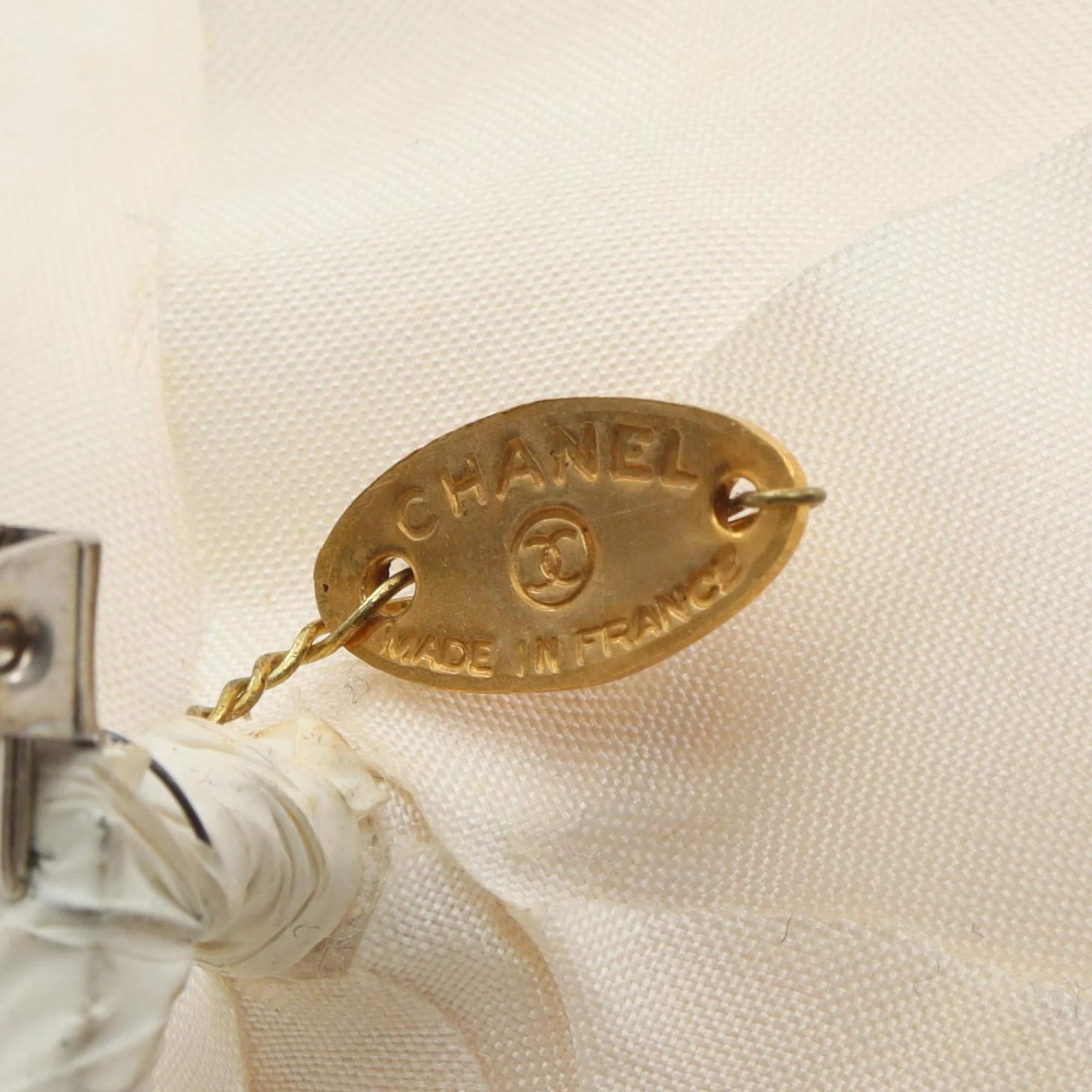 Camellia Brooch Fabric White - Image 3