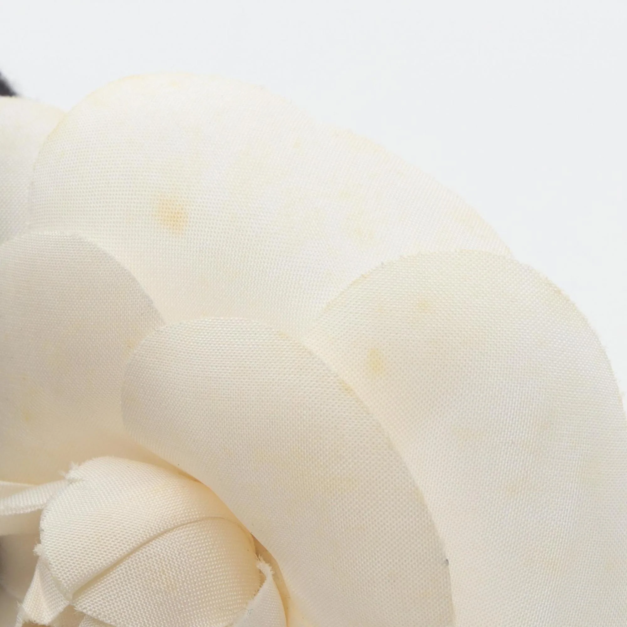 Camellia Brooch Fabric White - Image 5