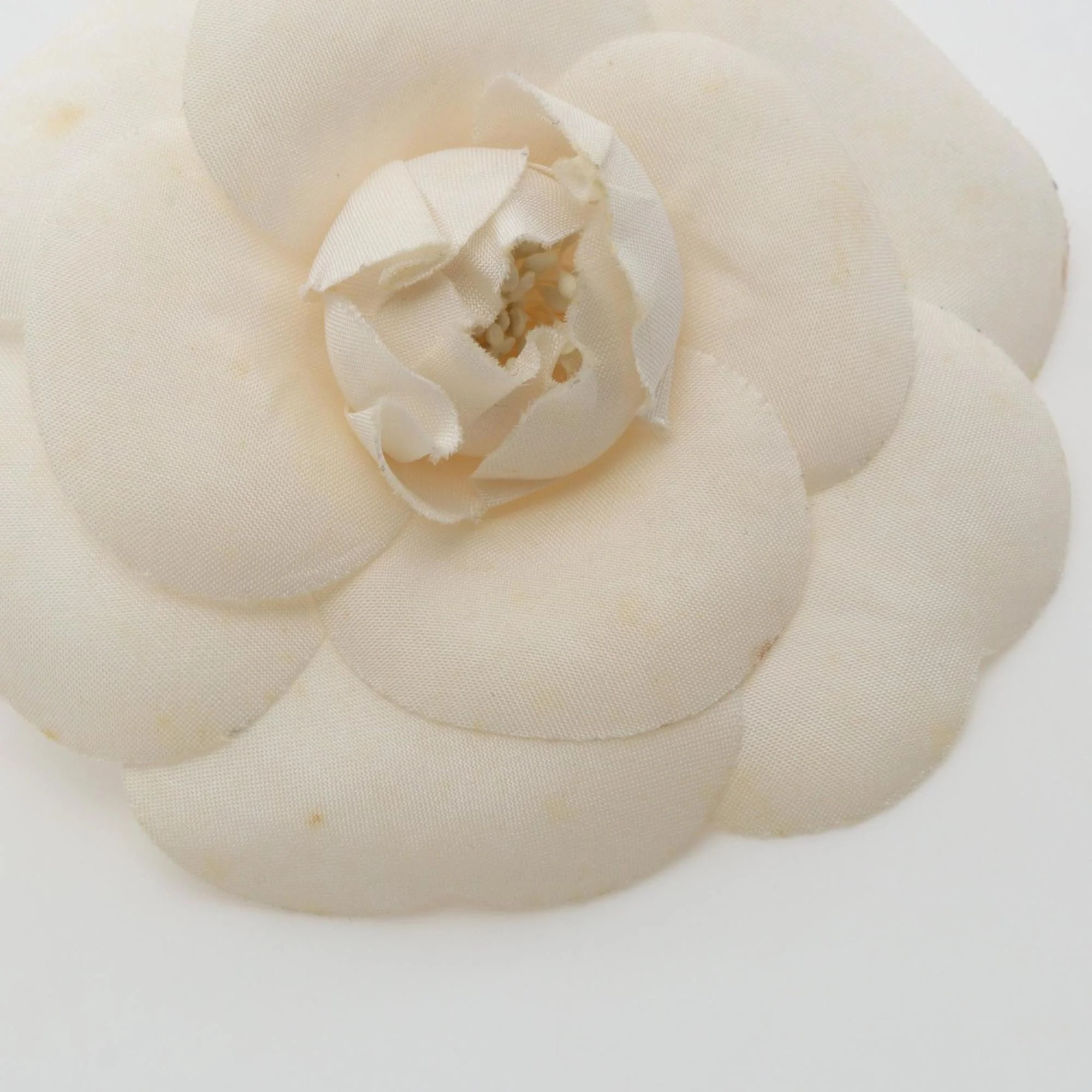 Camellia Brooch Fabric White - Image 7