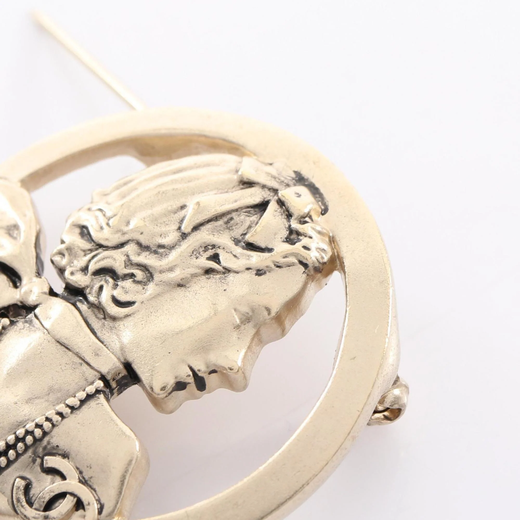 CC Logo Brooch Metal - Image 4