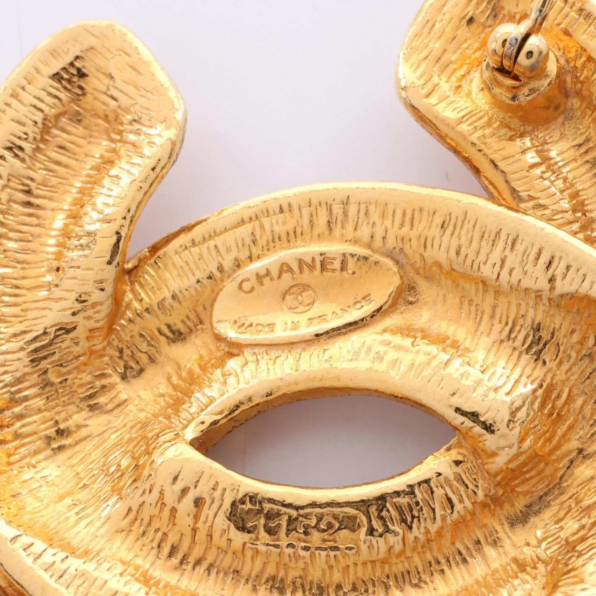 CC Logo Brooch Metal - Image 3