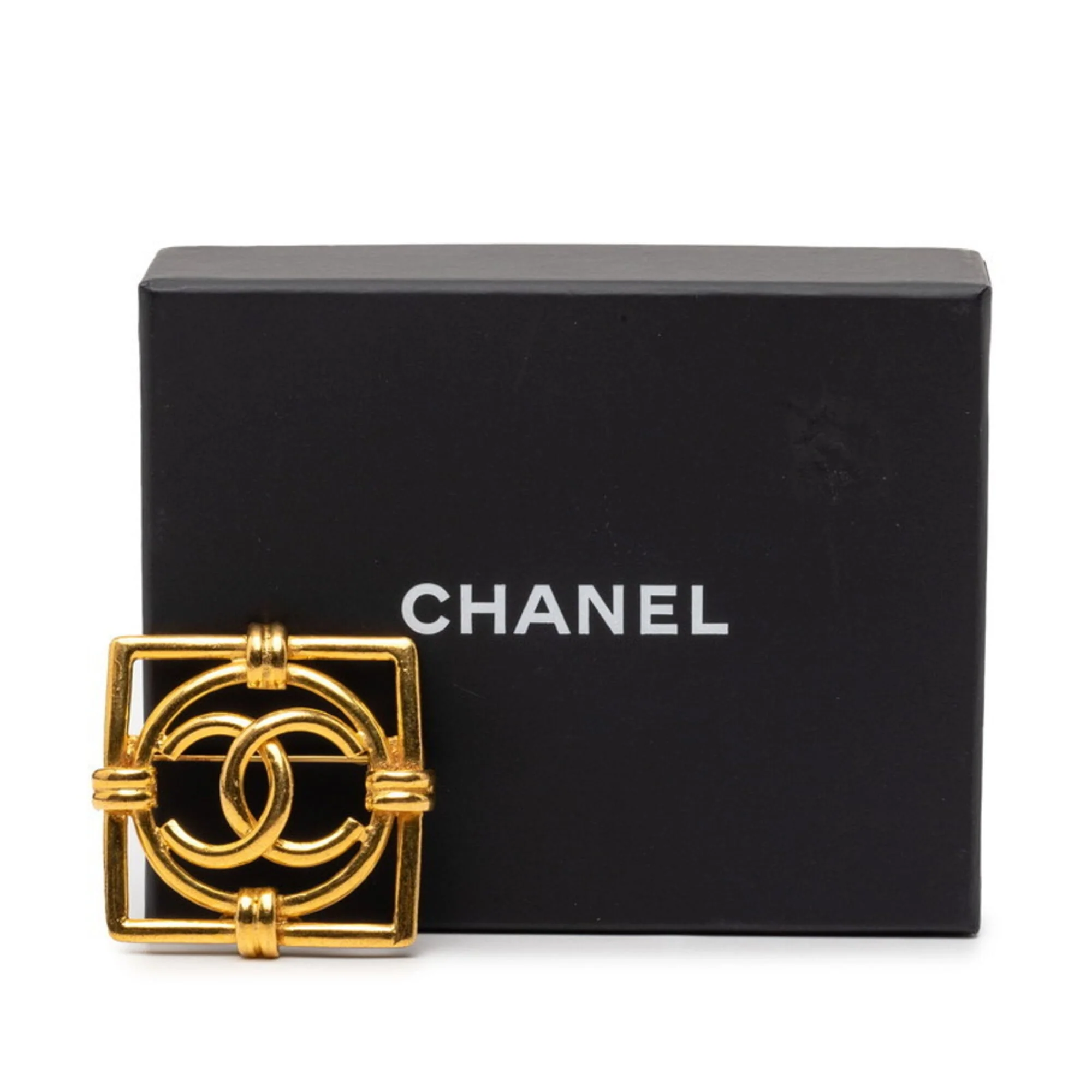 CC Logo Brooch Metal - Image 4
