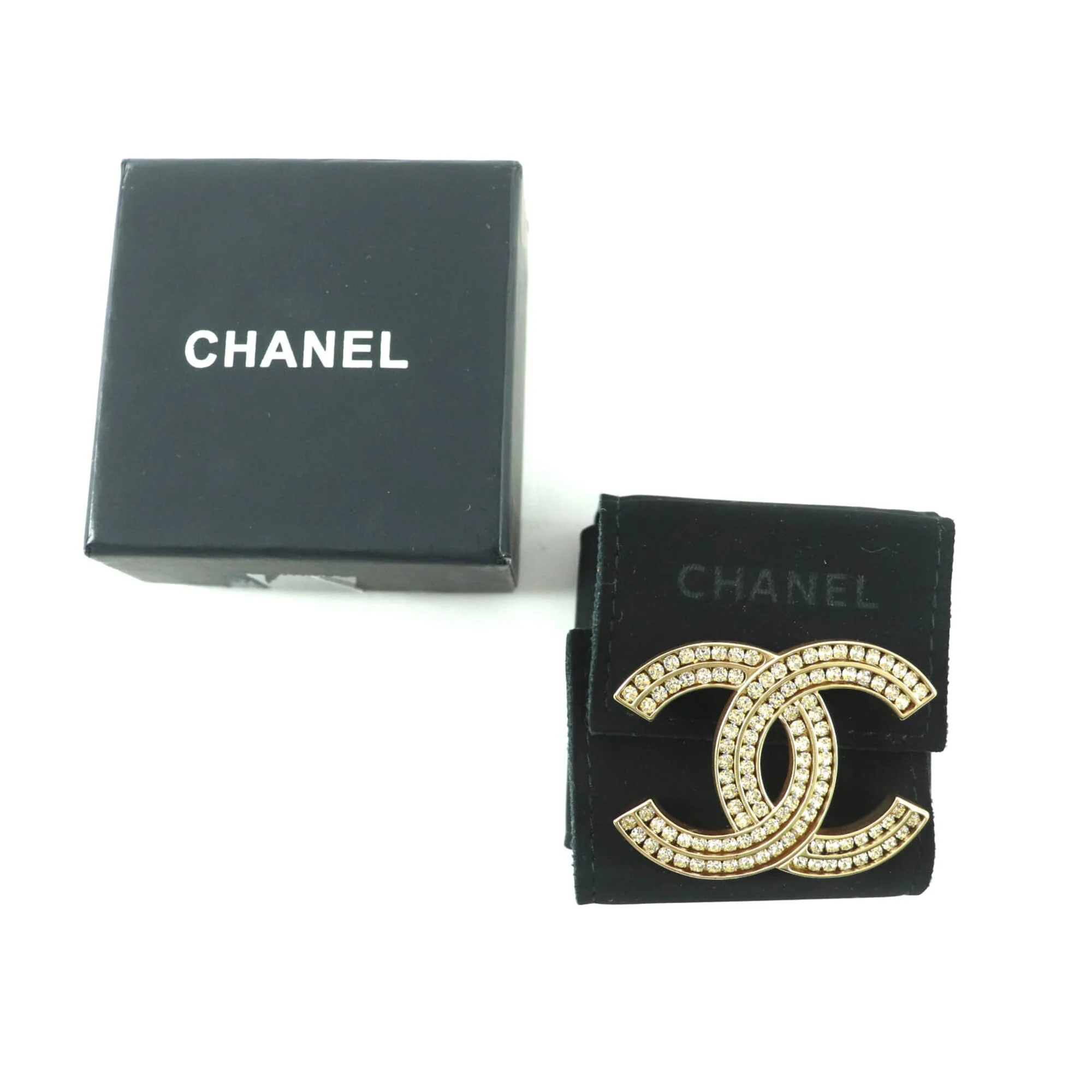 CC Logo Brooch Metal - Image 2