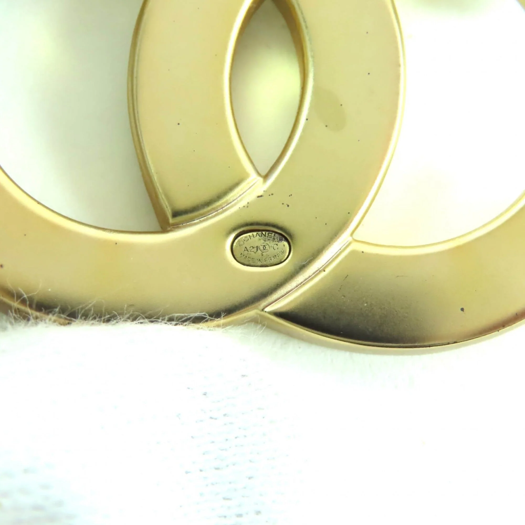 CC Logo Brooch Metal - Image 6