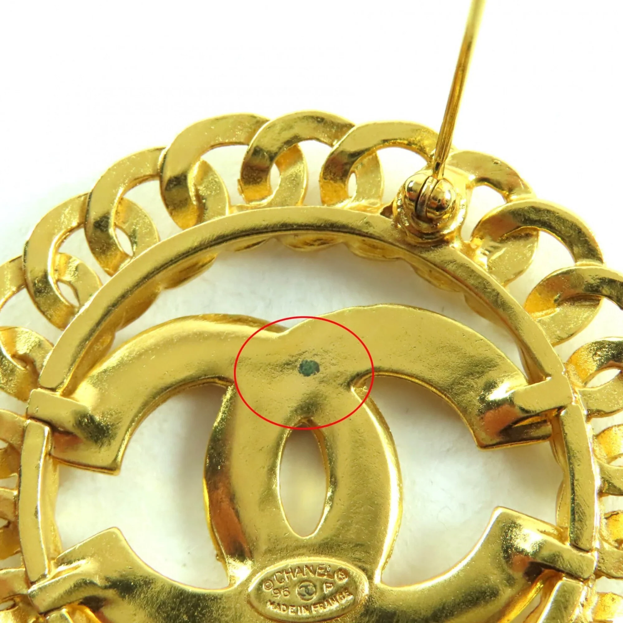 CC Logo Brooch Metal - Image 6