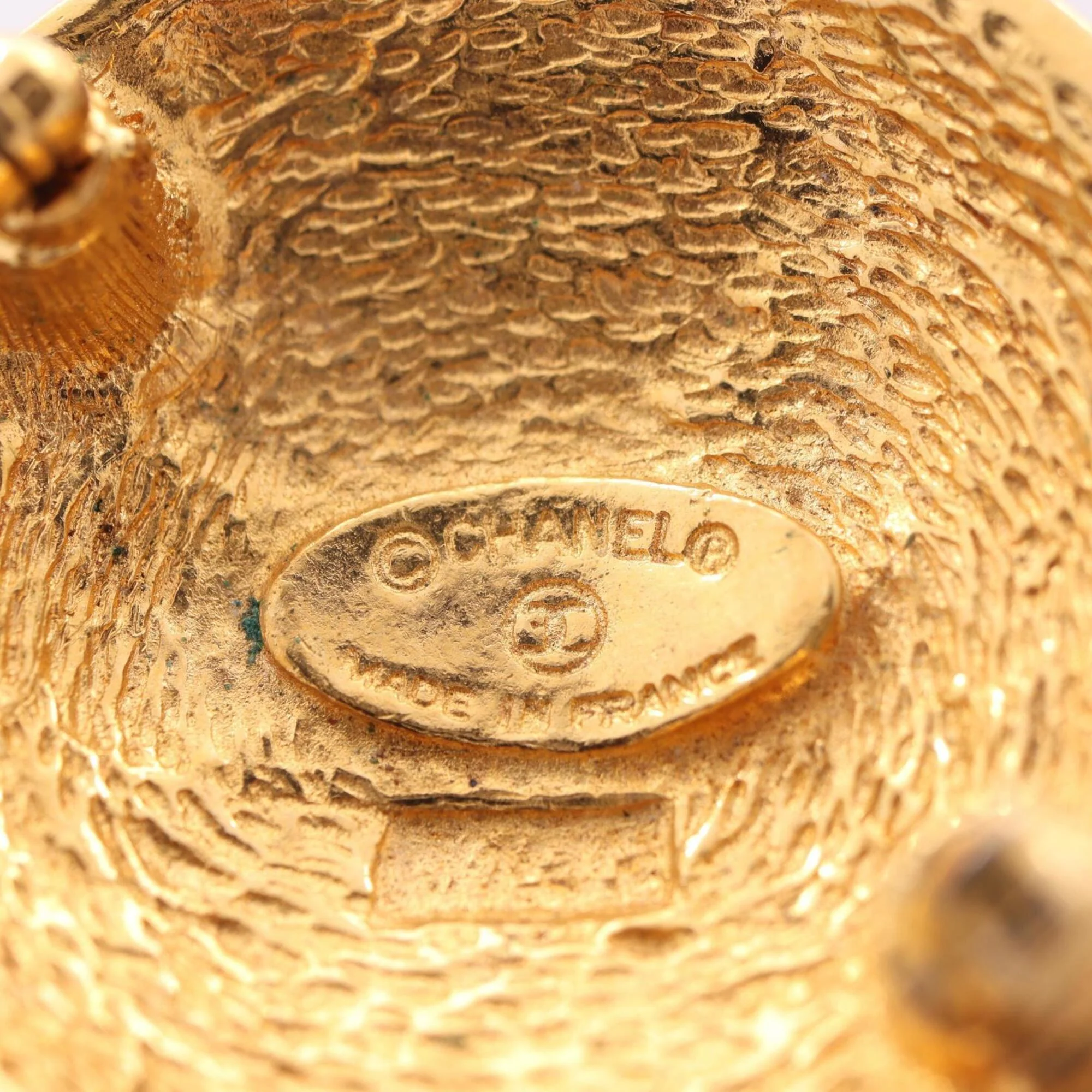 CC Logo Brooch Metal - Image 3