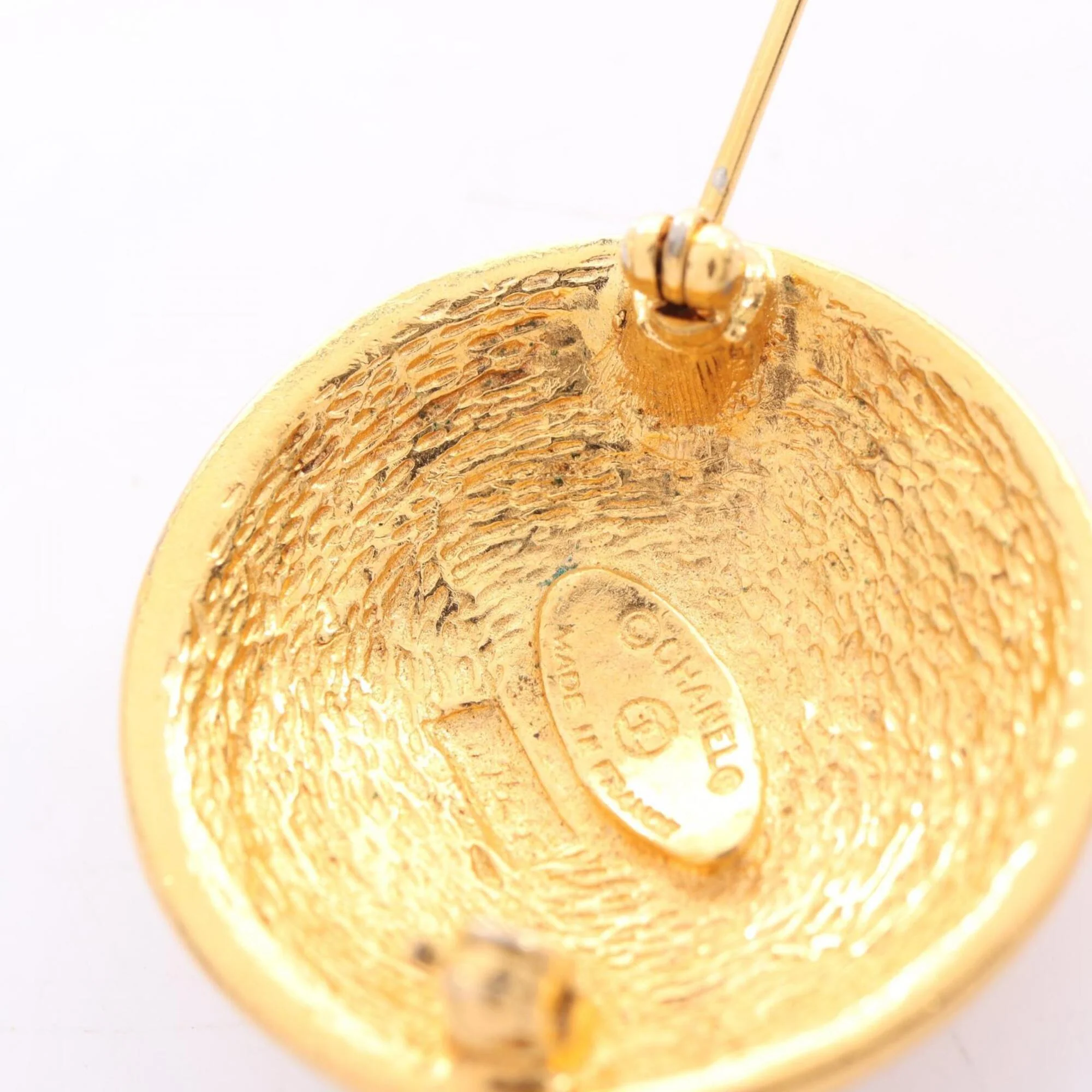 CC Logo Brooch Metal - Image 4