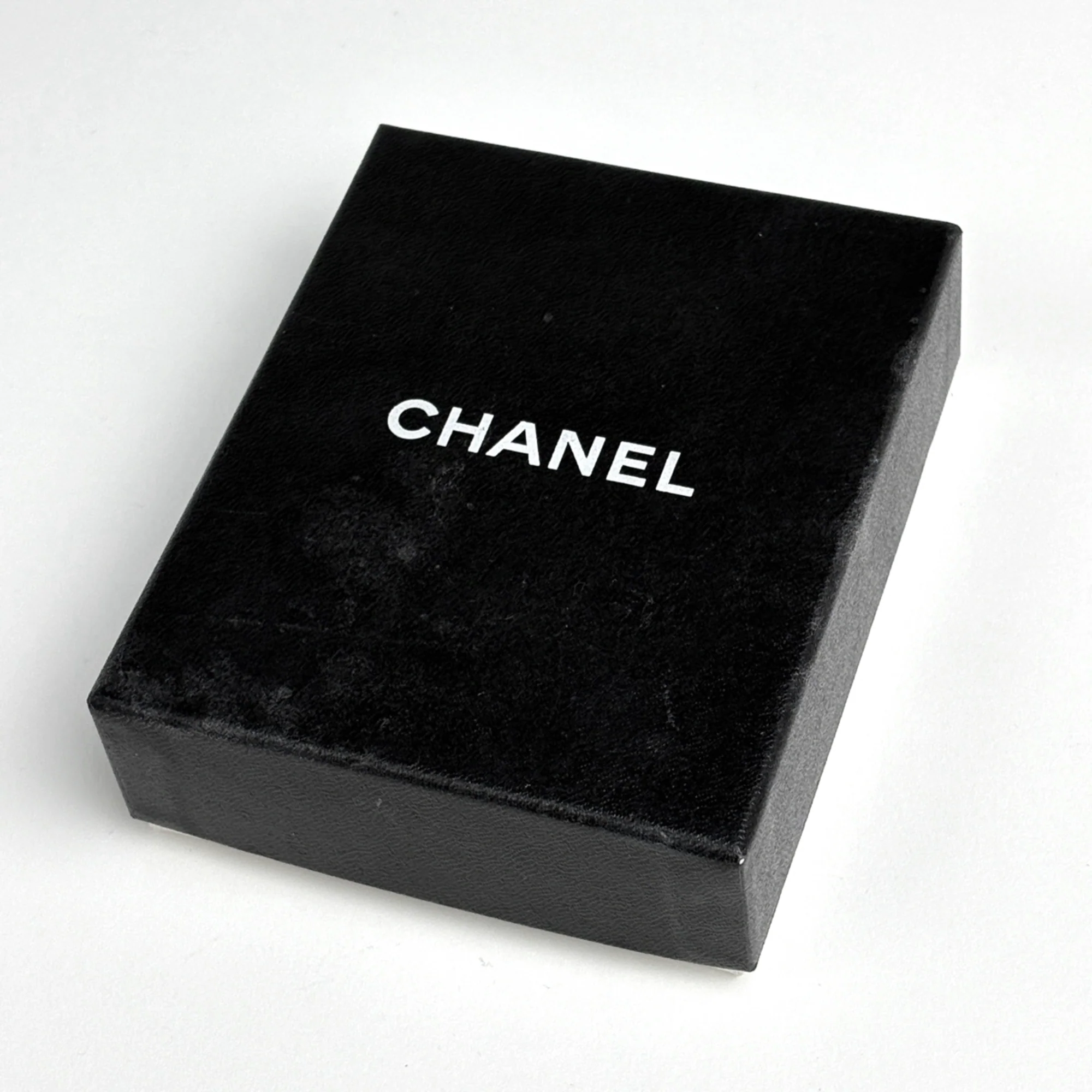 CC Logo Brooch Metal - Image 6