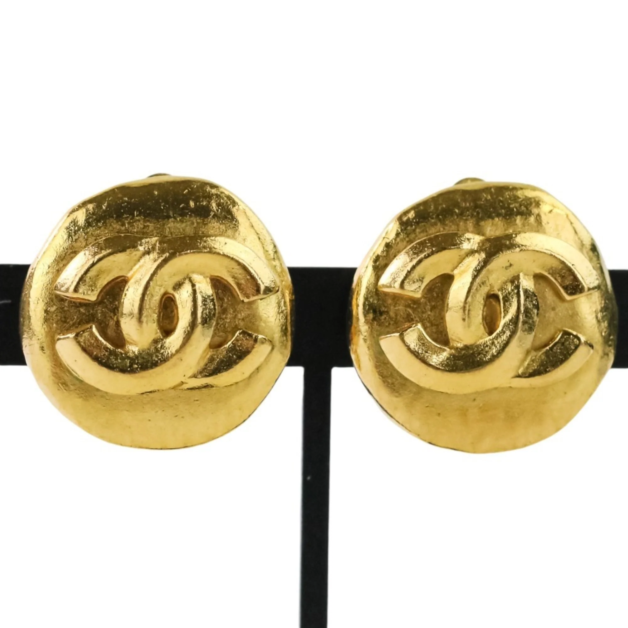 CC Logo Circle Clip-On Earrings Metal Gold-Tone Metal