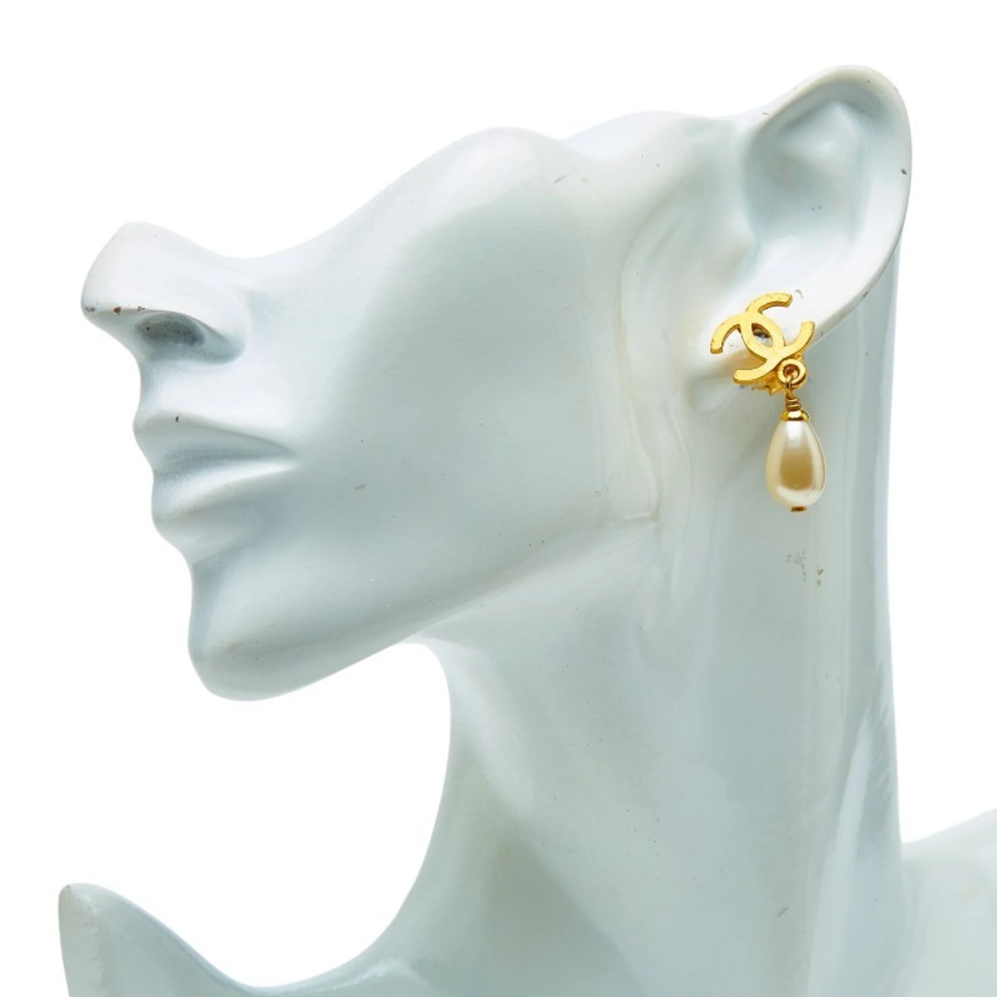 CC Logo Clip-On Earrings Metal - Image 5