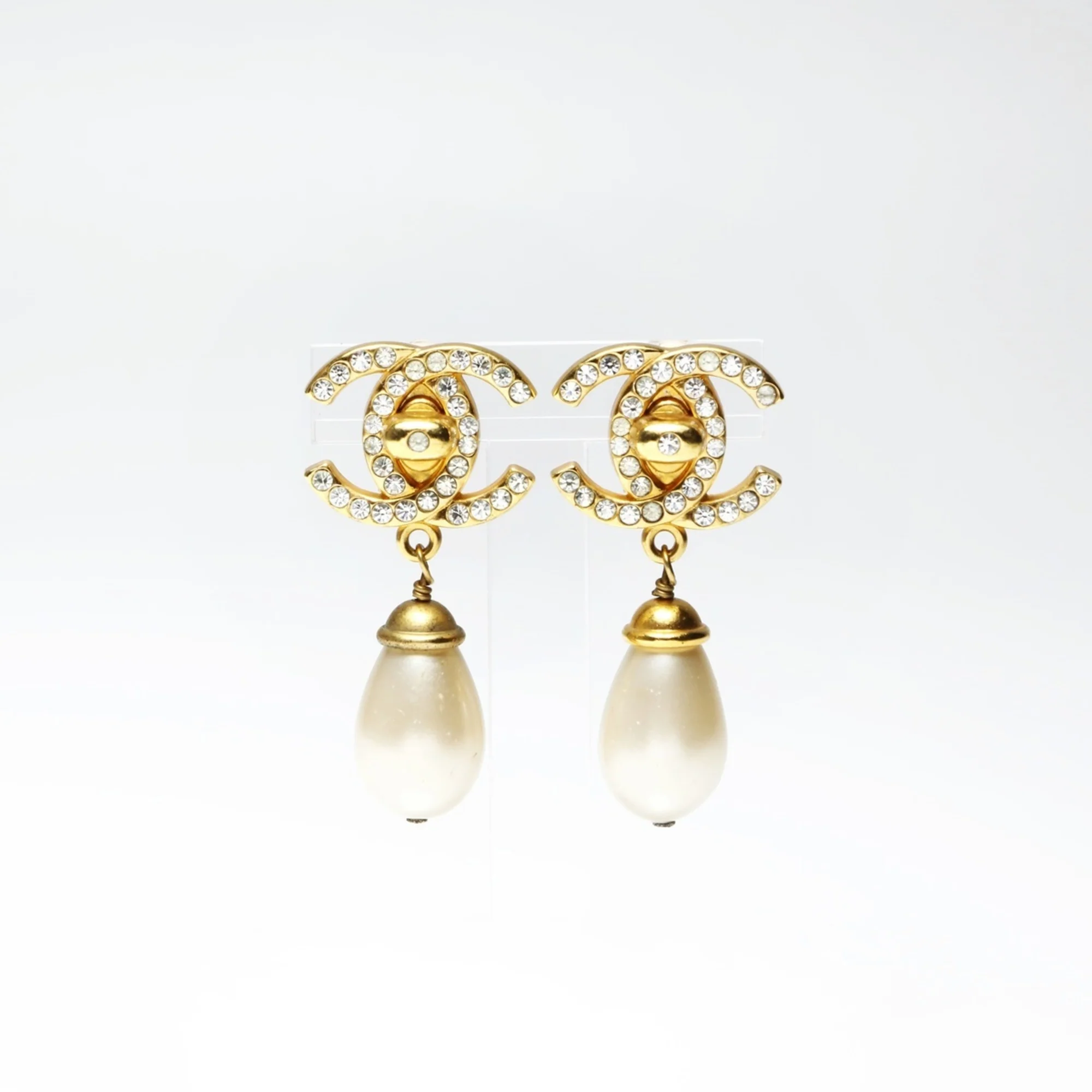 CC Logo Clip-On Earrings Metal Gold-Tone Metal