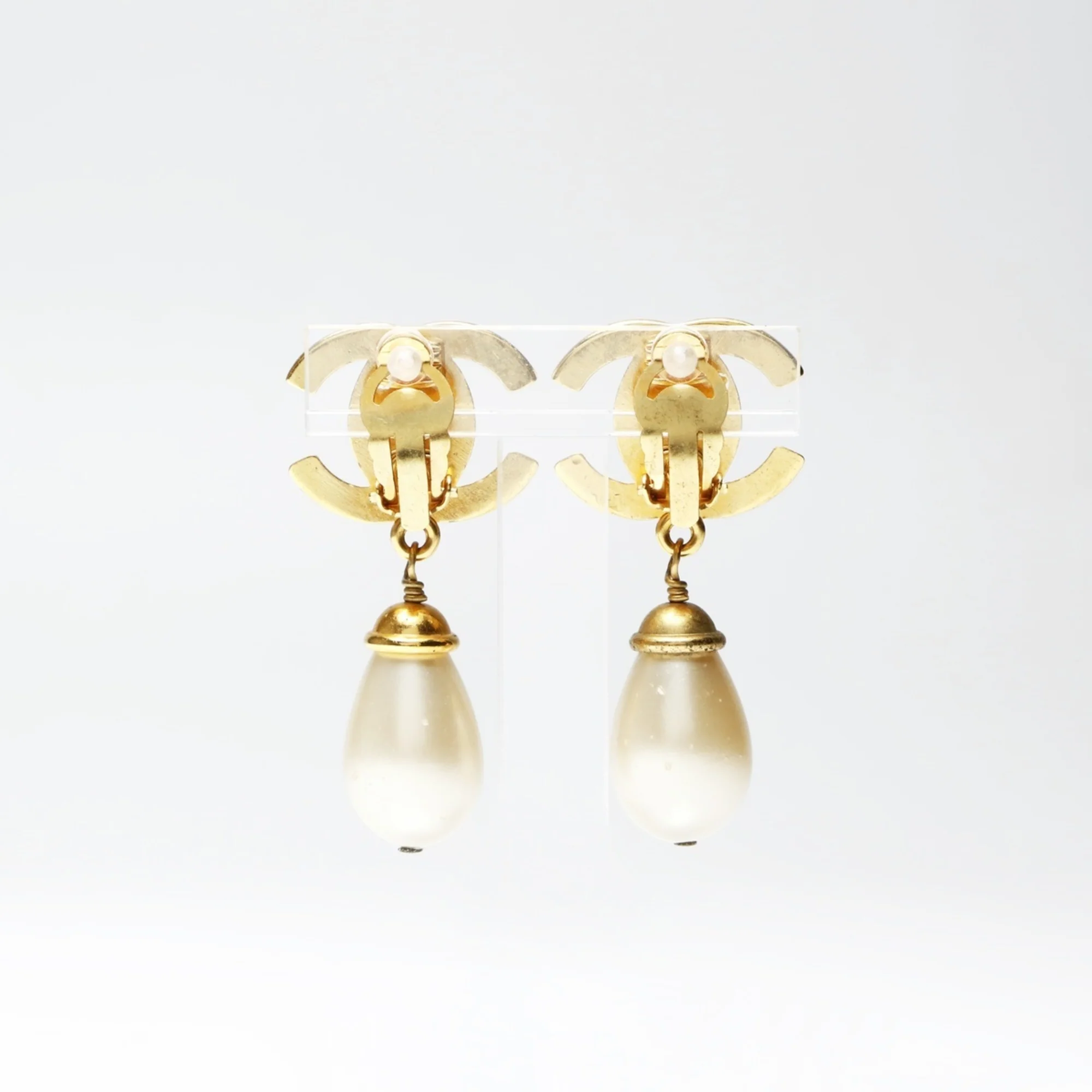 CC Logo Clip-On Earrings Metal Gold-Tone Metal - Image 2