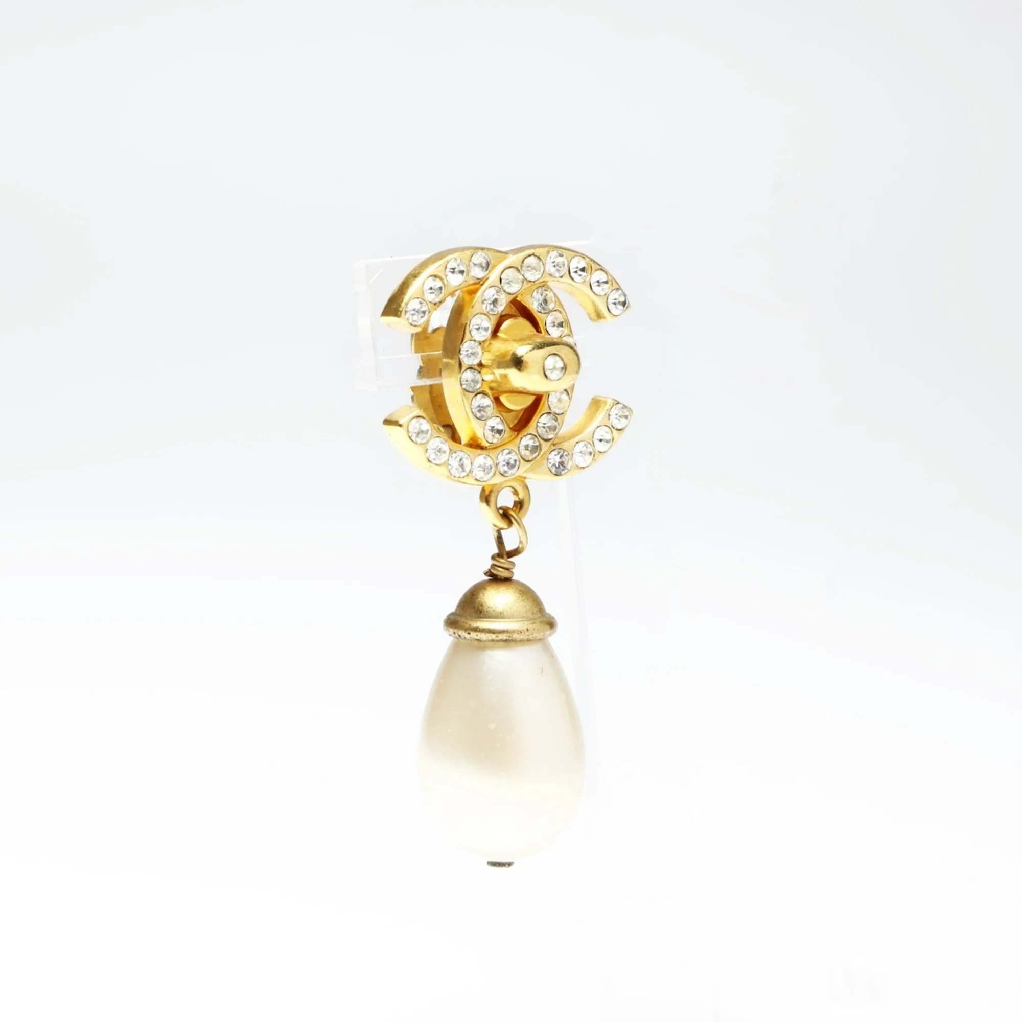 CC Logo Clip-On Earrings Metal Gold-Tone Metal - Image 5