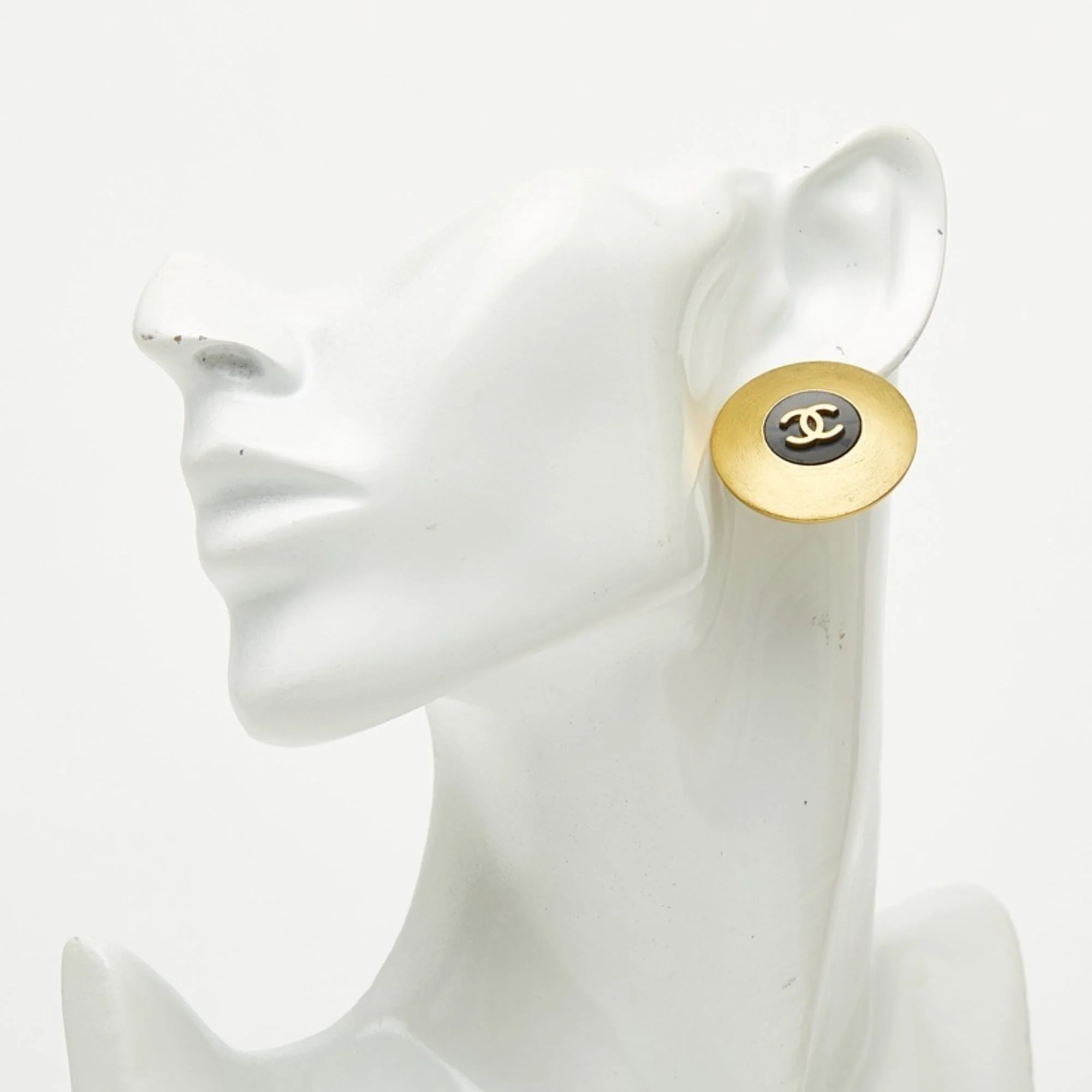 CC Logo Round Clip-On Earrings Gold-Tone Metal Gold-Tone Metal - Image 6