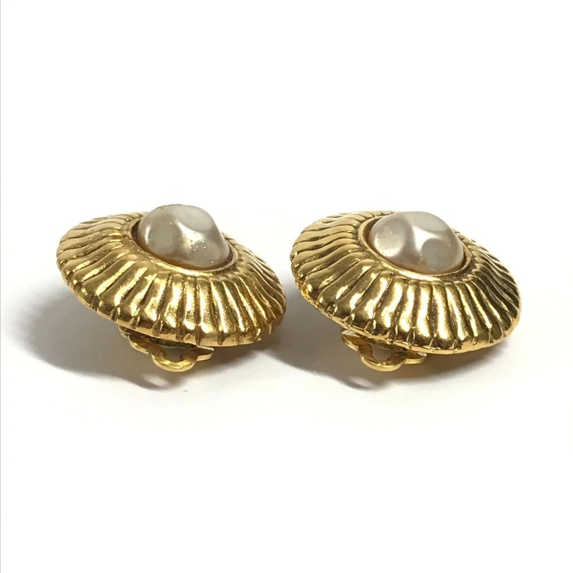 Vintage Clip-On Earrings Pearl Clip-On Gold-Tone Metal - Image 4