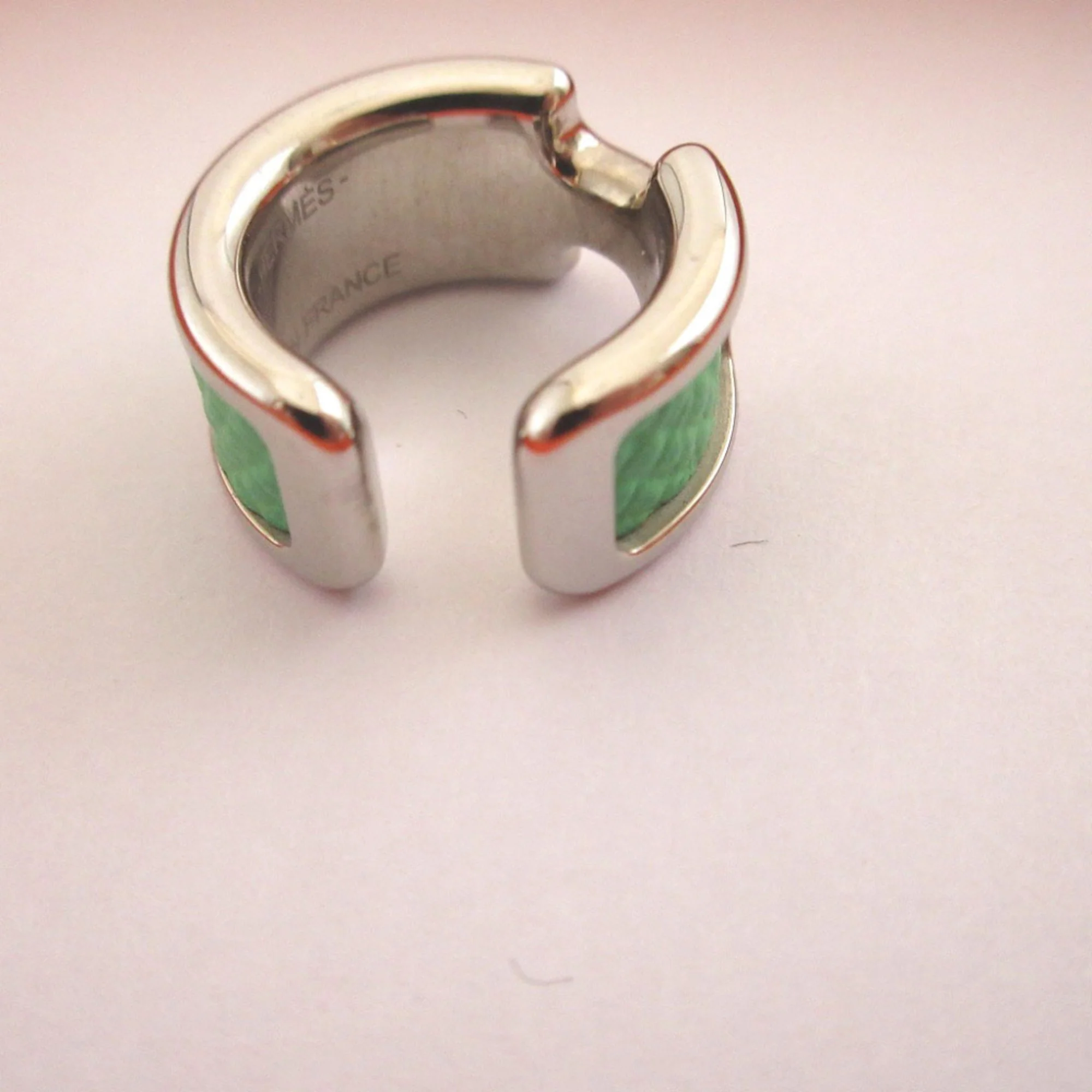 Earcuff Epsom Leather and Metal Silver and Vert - Image 4