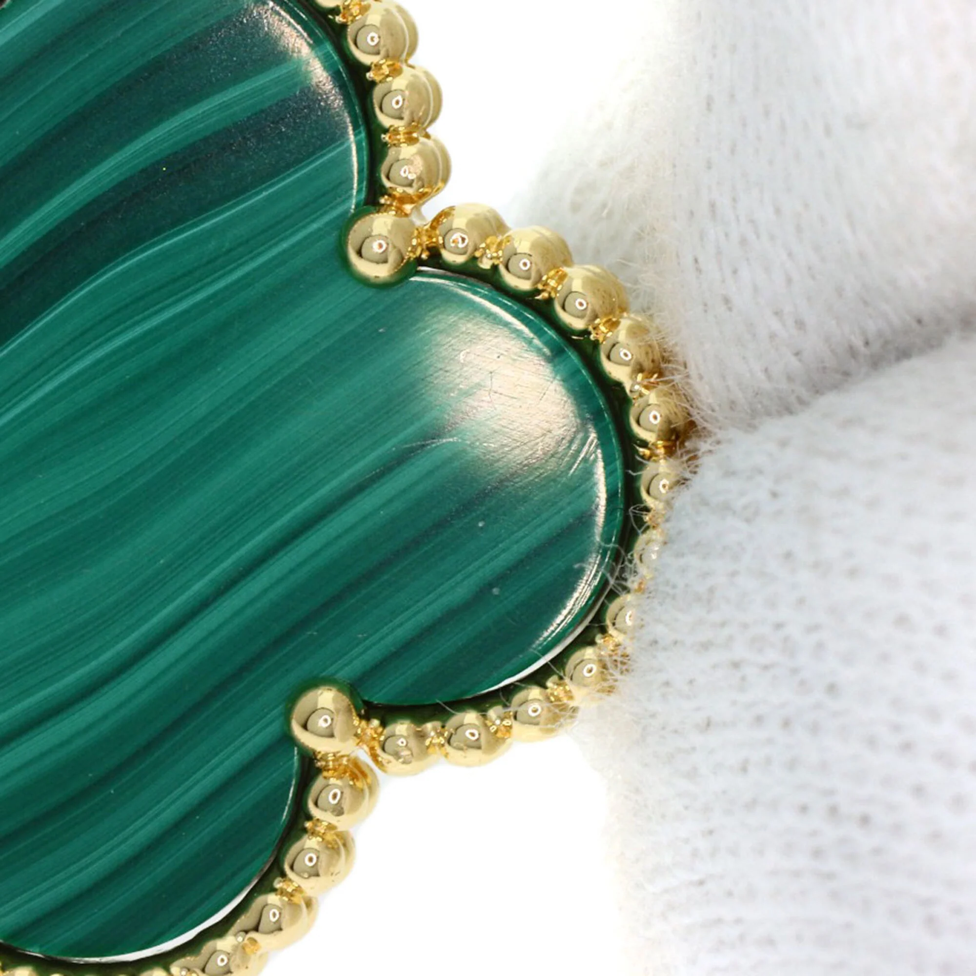 Alhambra Earrings 18K Yellow Gold and Malachite 18K Yellow Gold - Image 9