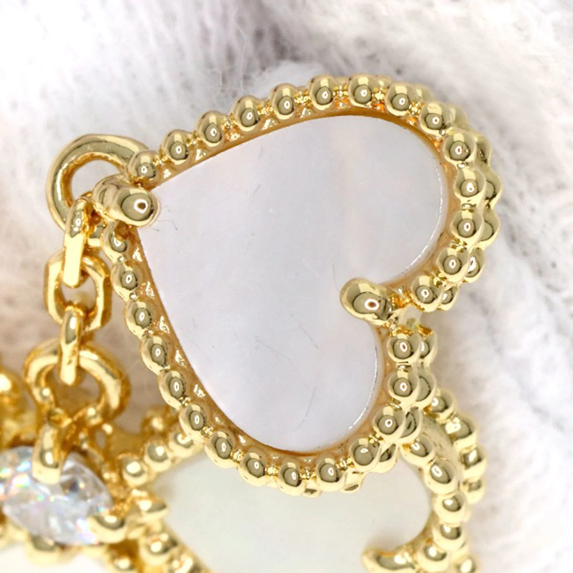 Sweet Alhambra Earrings 18K Yellow Gold 18K Yellow Gold - Image 5