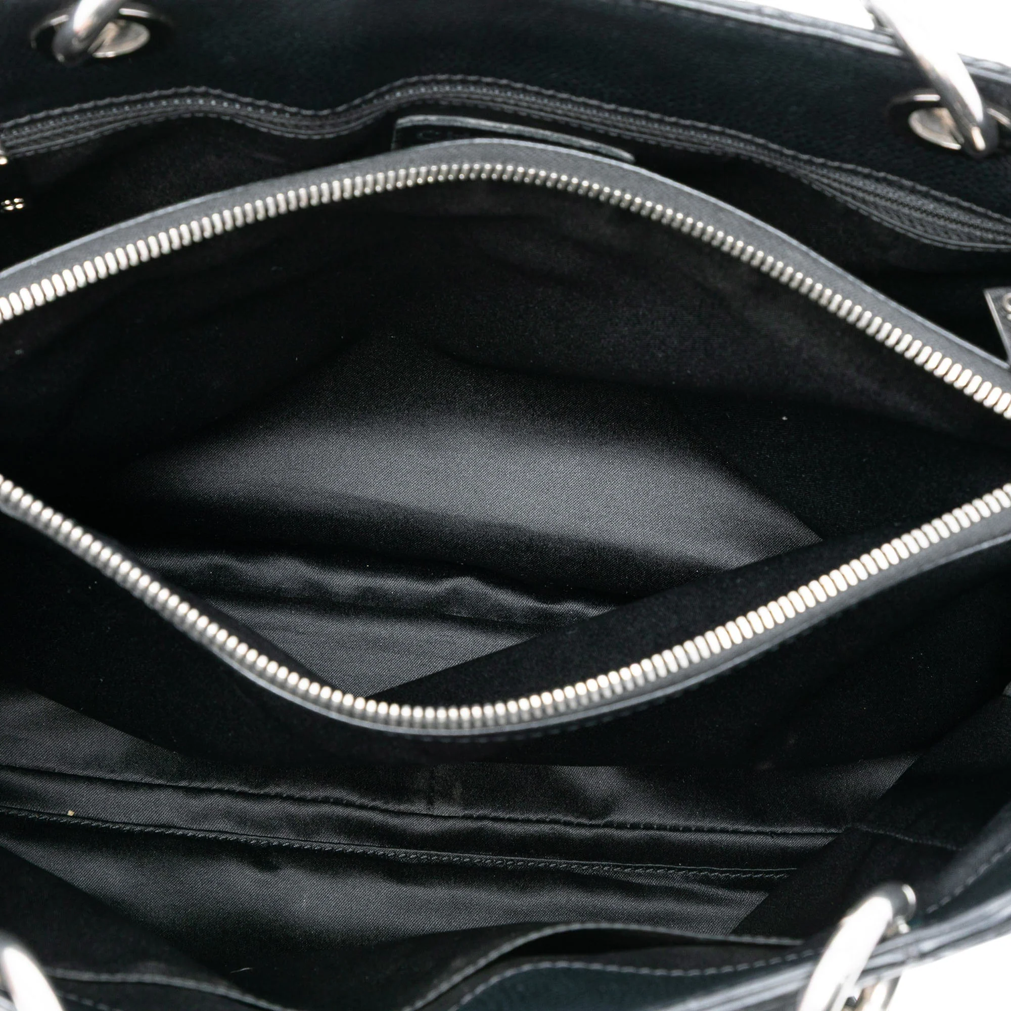 Grand Shopping Tote Quilted Caviar - Image 4