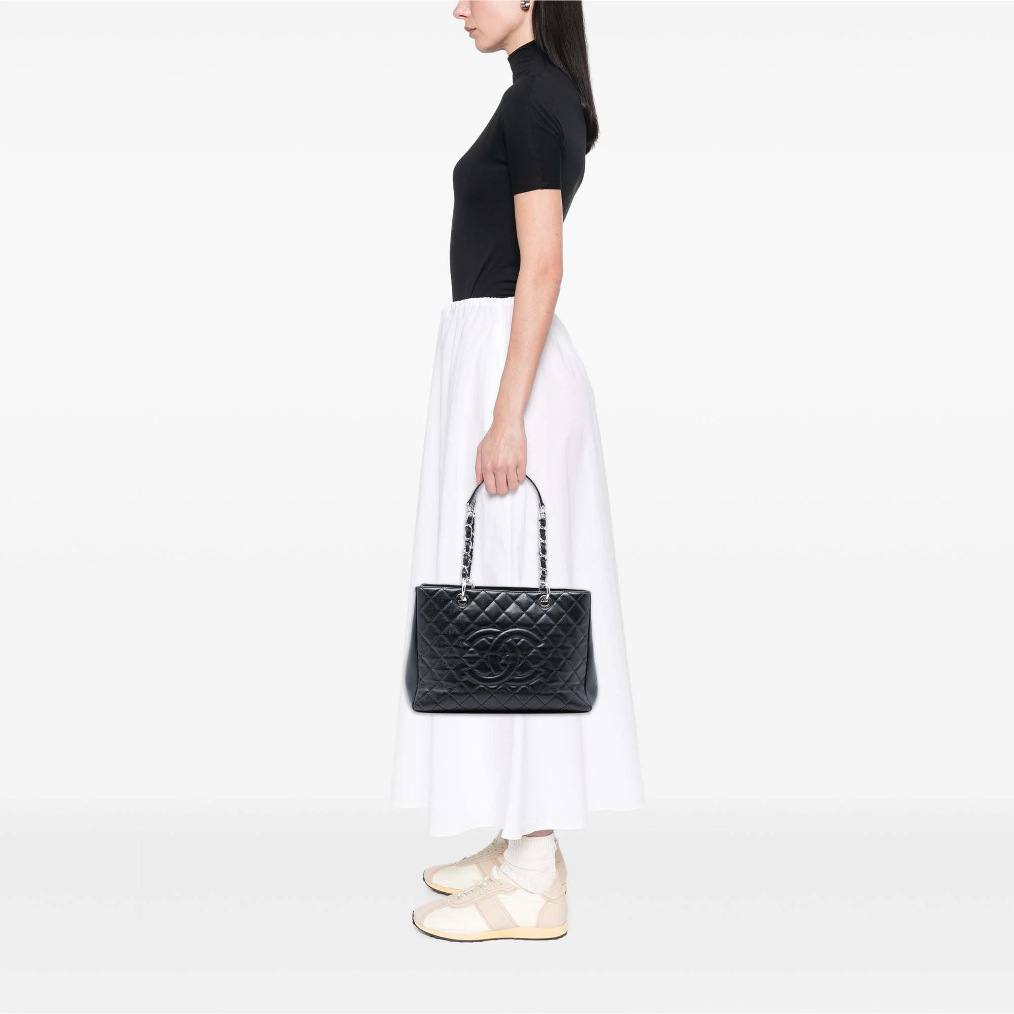 Grand Shopping Tote Quilted Caviar - Image 7