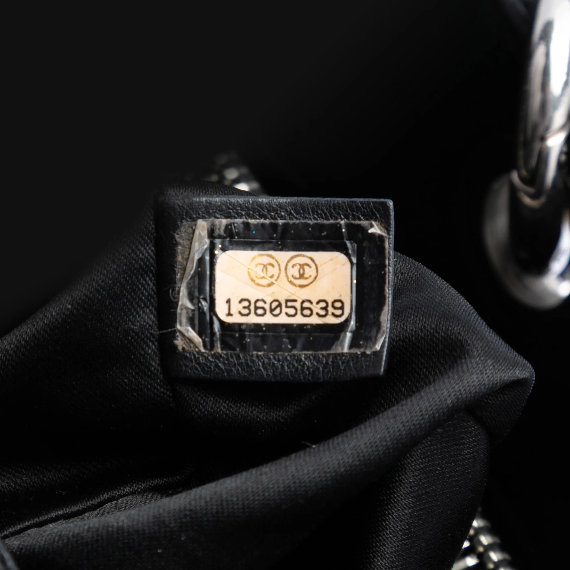 Grand Shopping Tote Quilted Caviar - Image 6