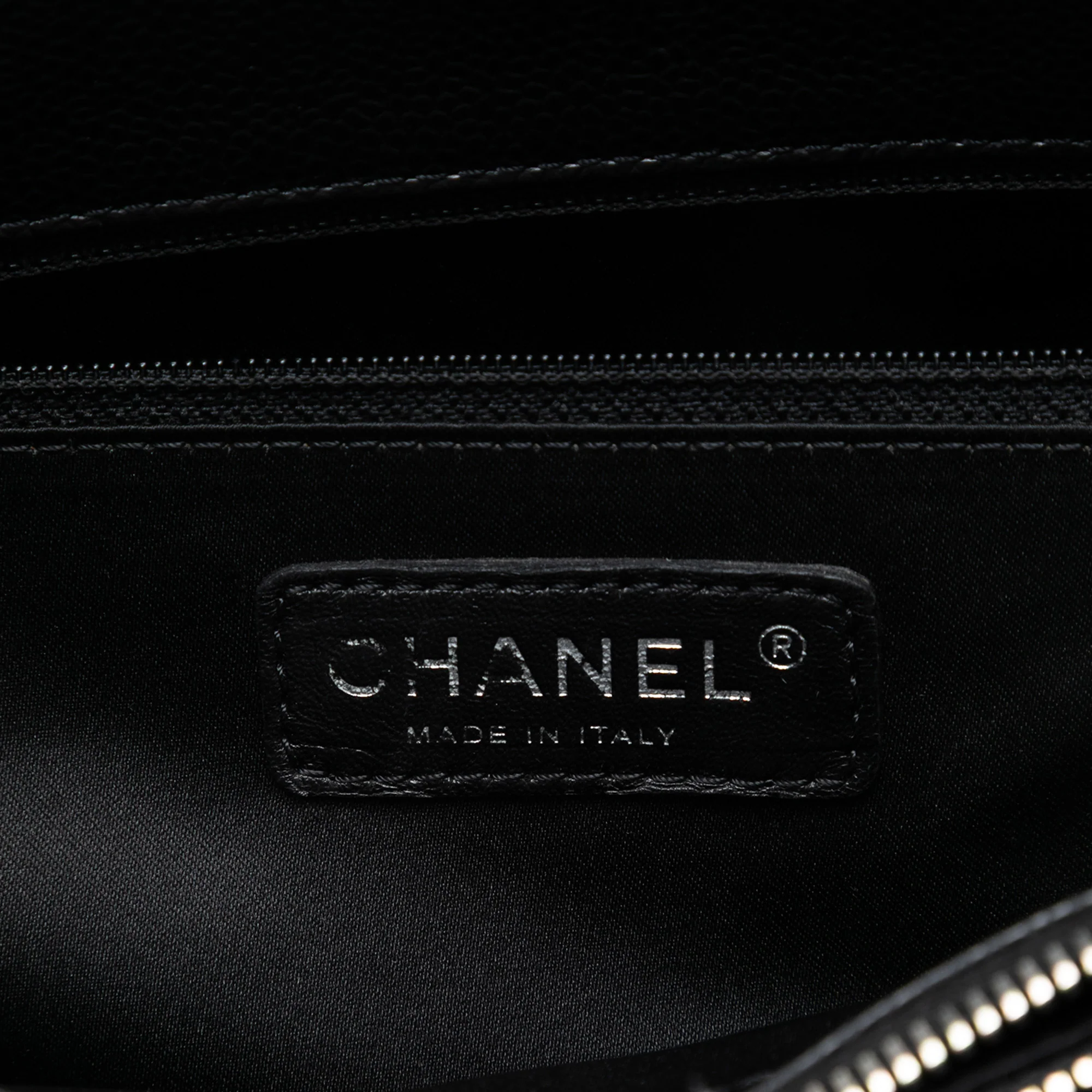 Grand Shopping Tote Quilted Caviar - Image 5