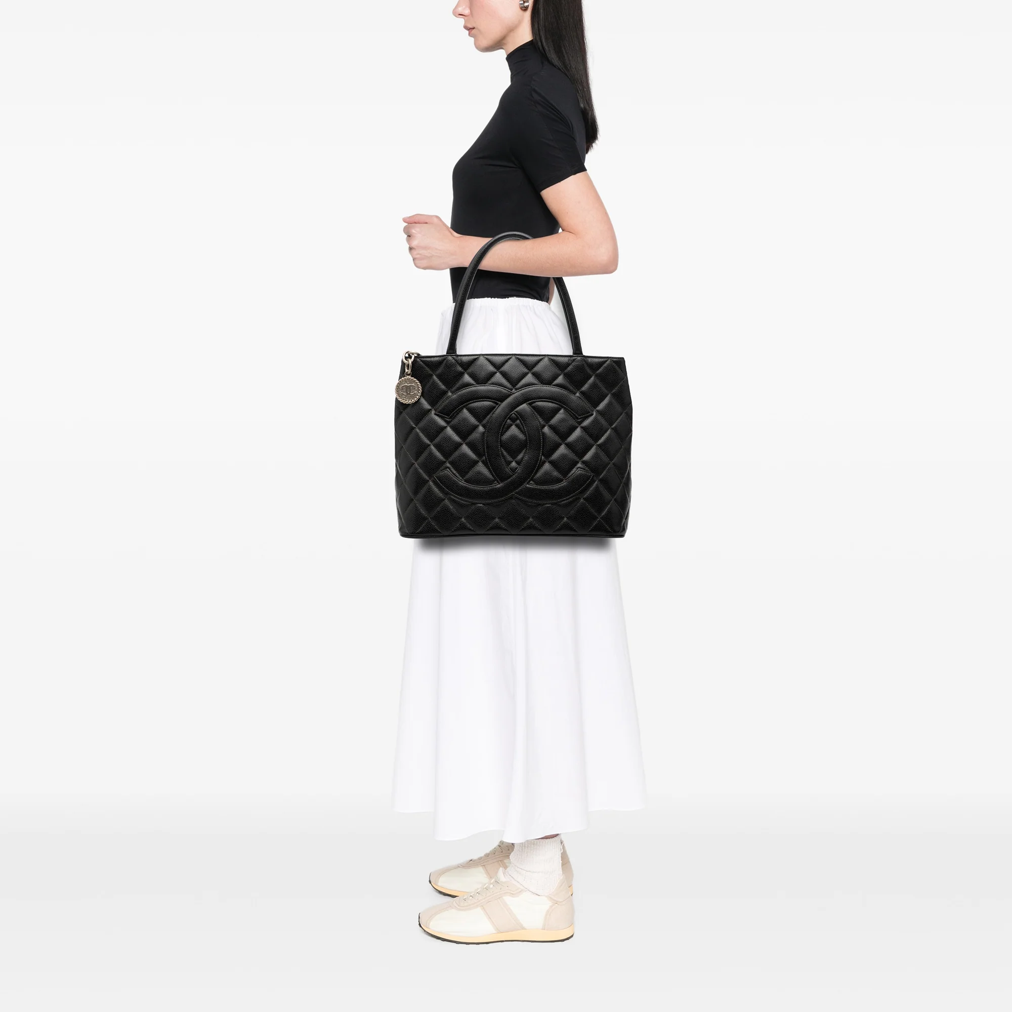 Medallion Tote Quilted Caviar - Image 7