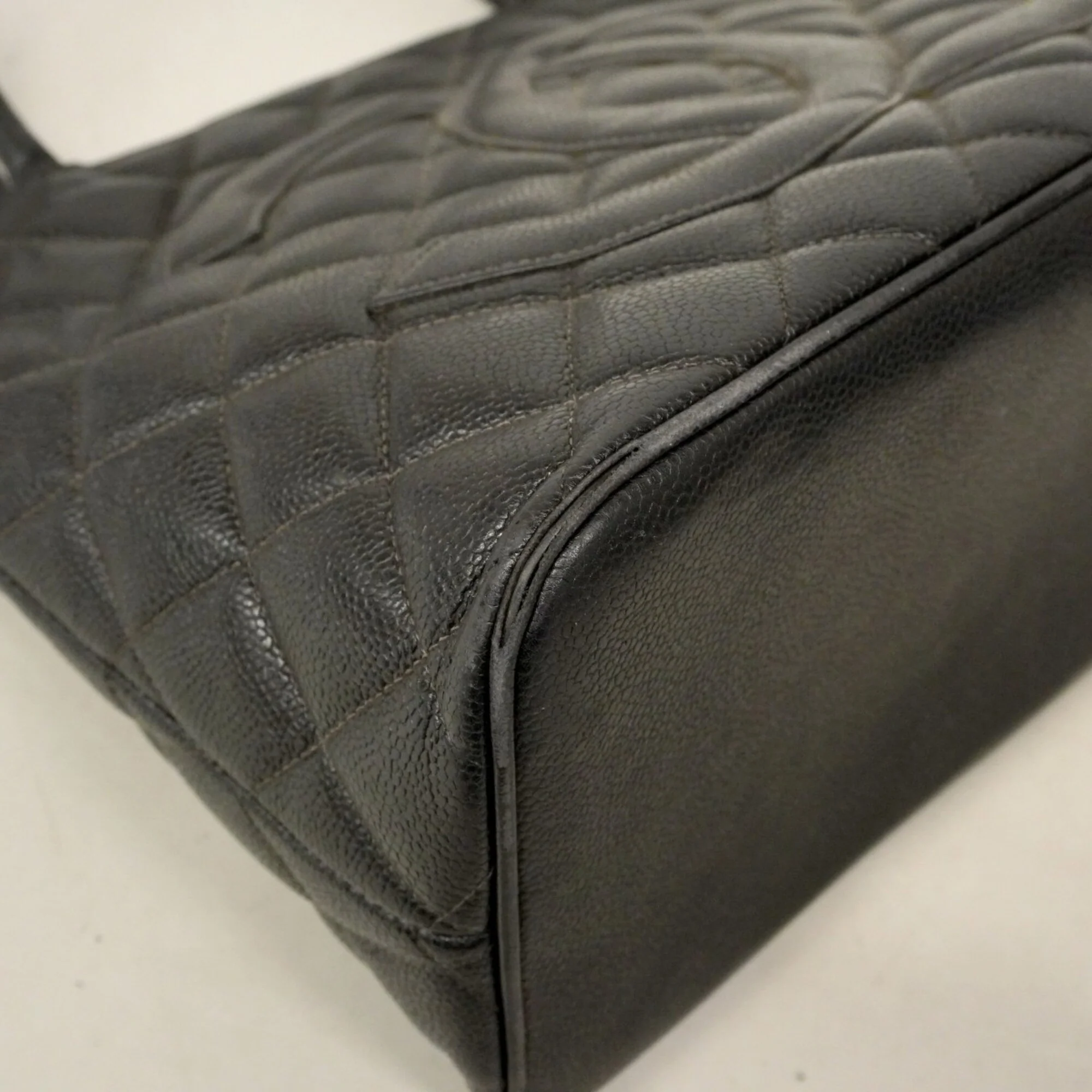Medallion Tote Quilted Caviar - Image 6