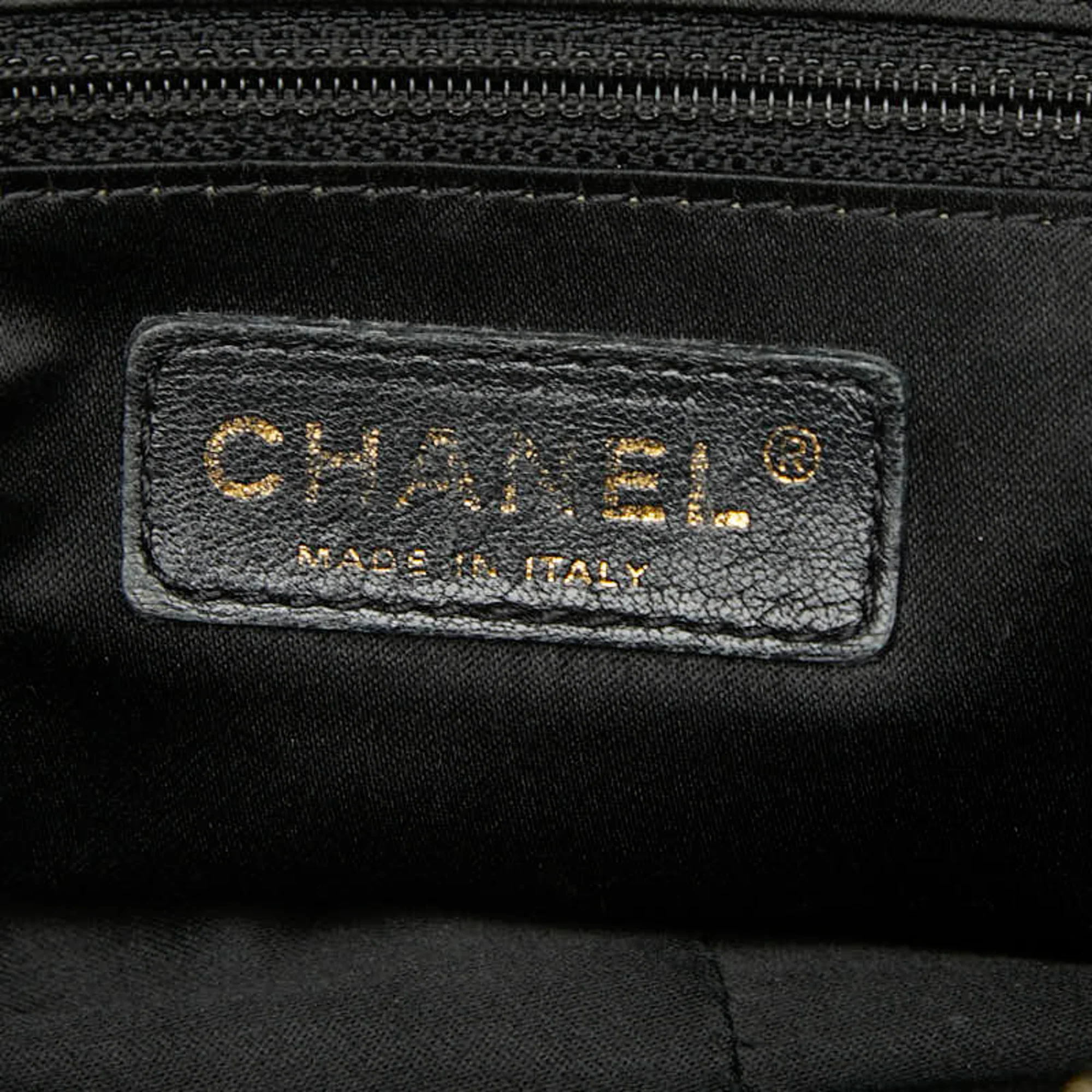 Petite Timeless Tote Quilted Caviar - Image 9