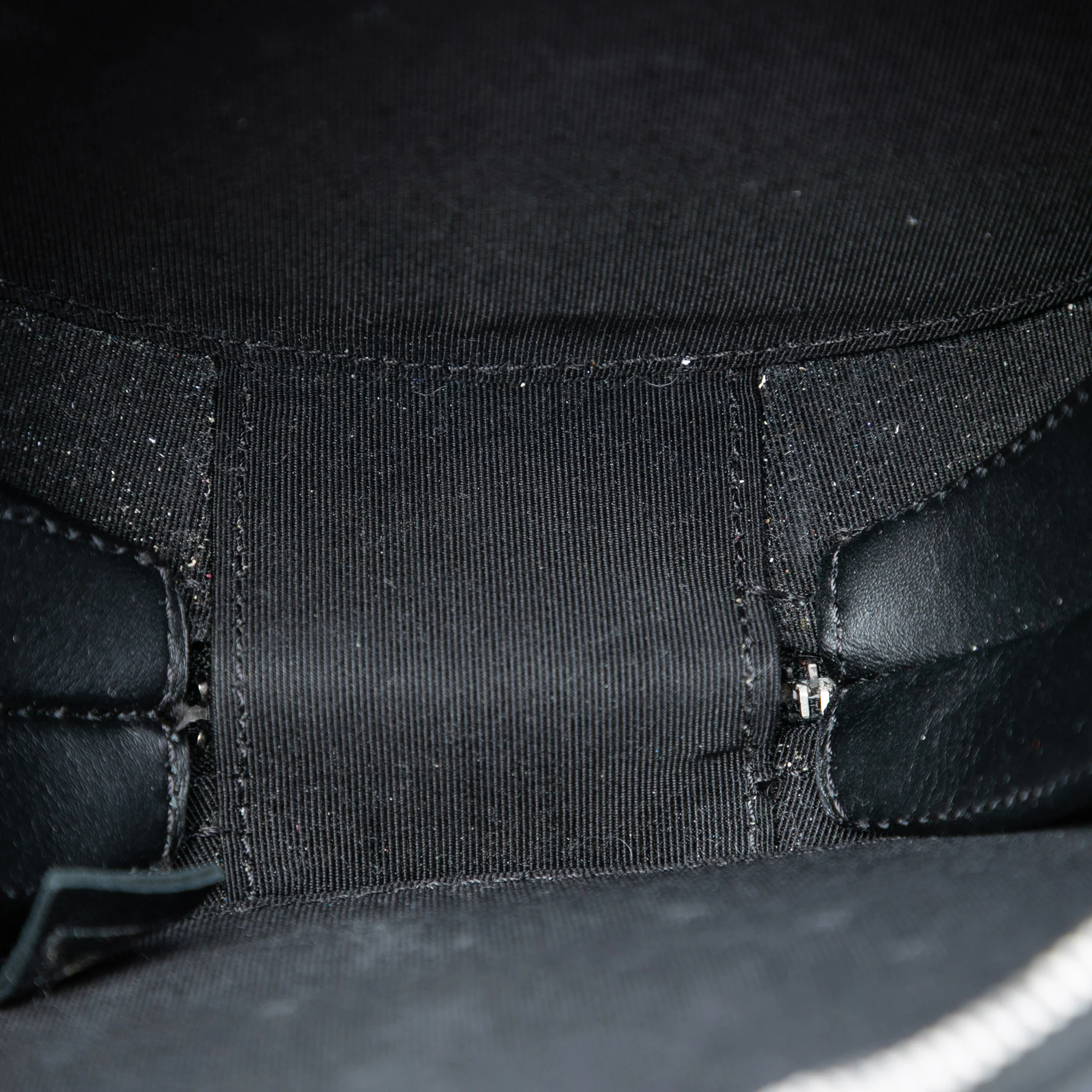 Round as Earth Crossbody Bag Patent - Image 4